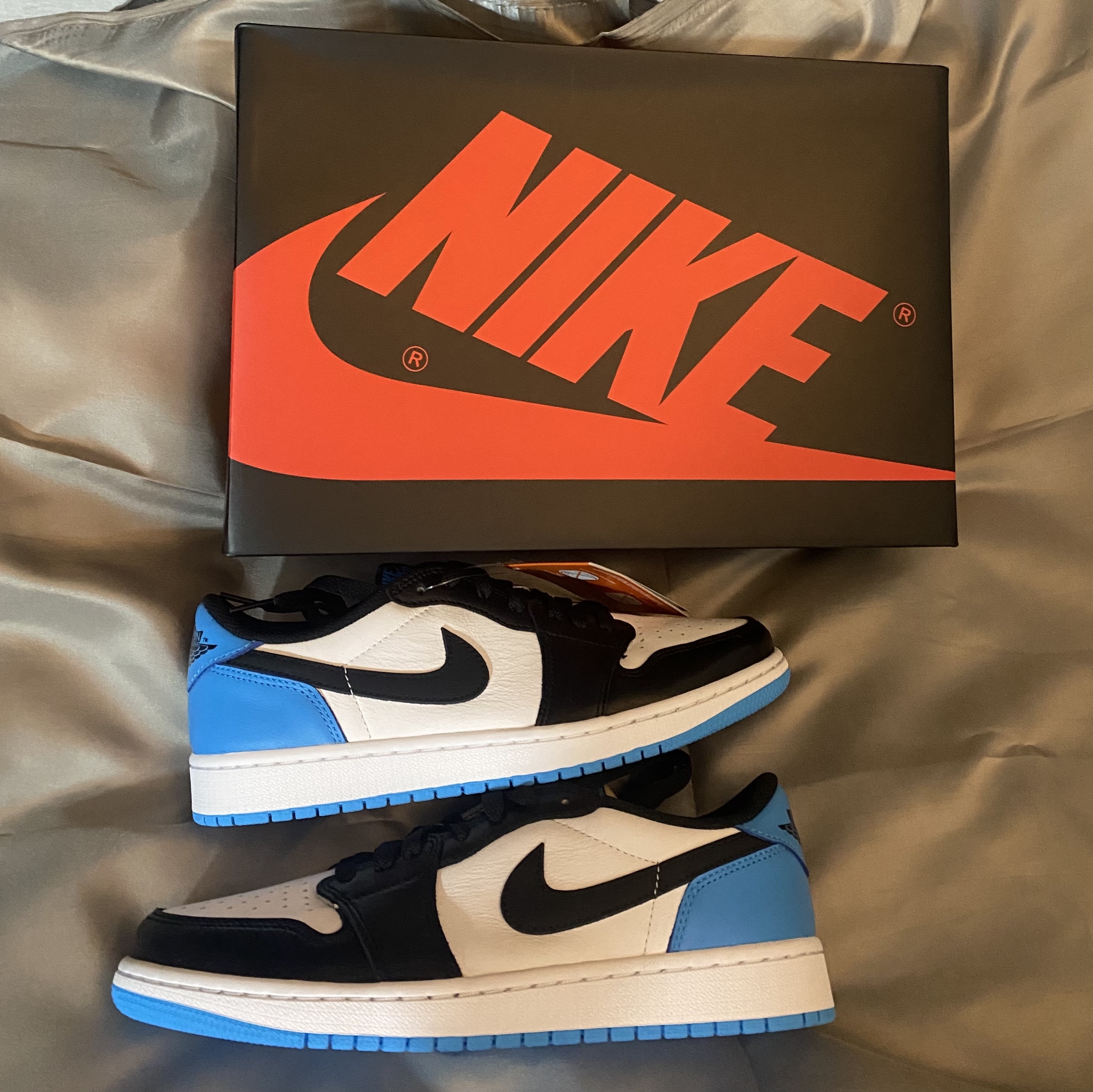 Jordan 1 Retro Low OG Black and Dark Powder Blue 착용 스타일