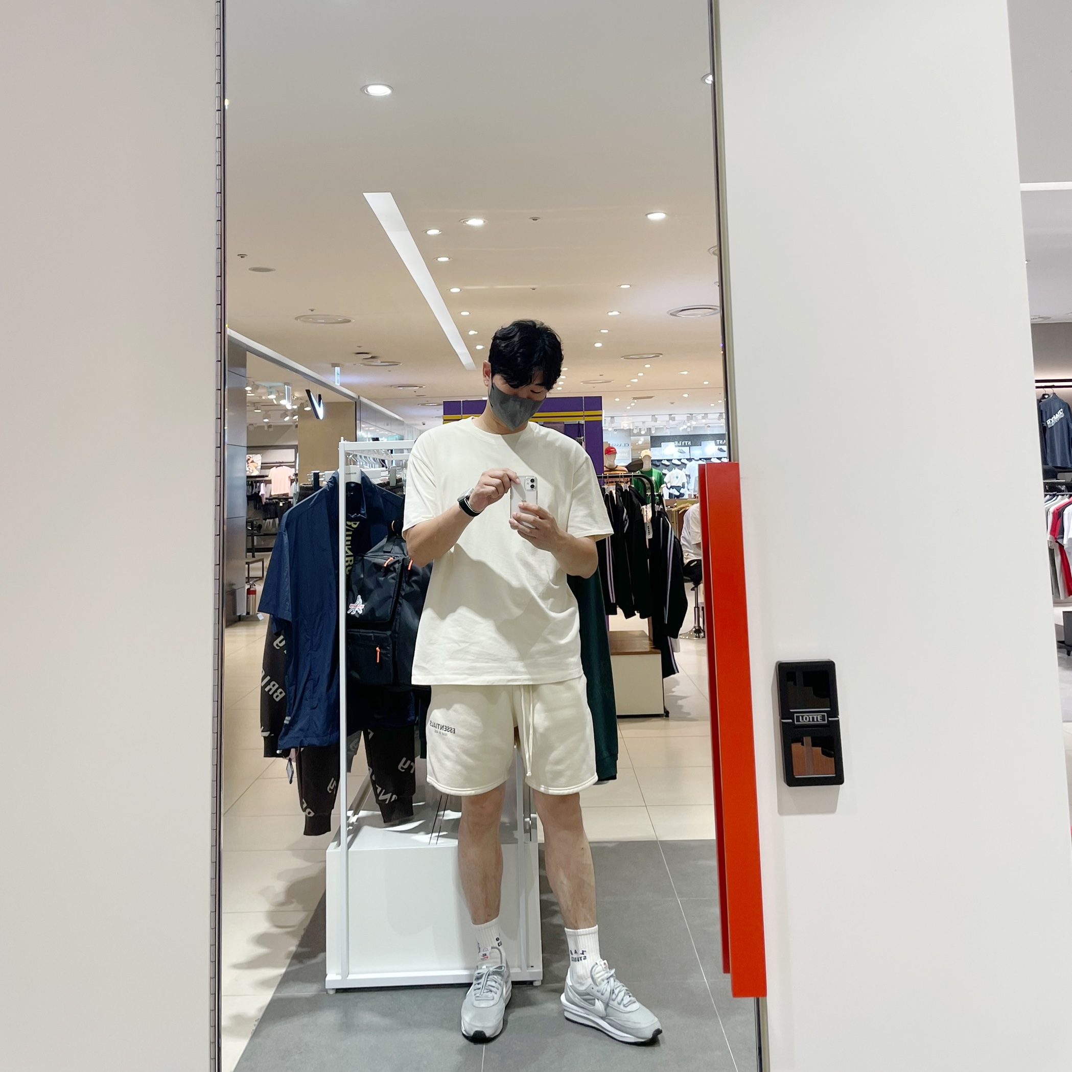 Essentials T-Shirt Cream - 21SS, Essentials Sweatshorts Cream - 21SS 착용 스타일