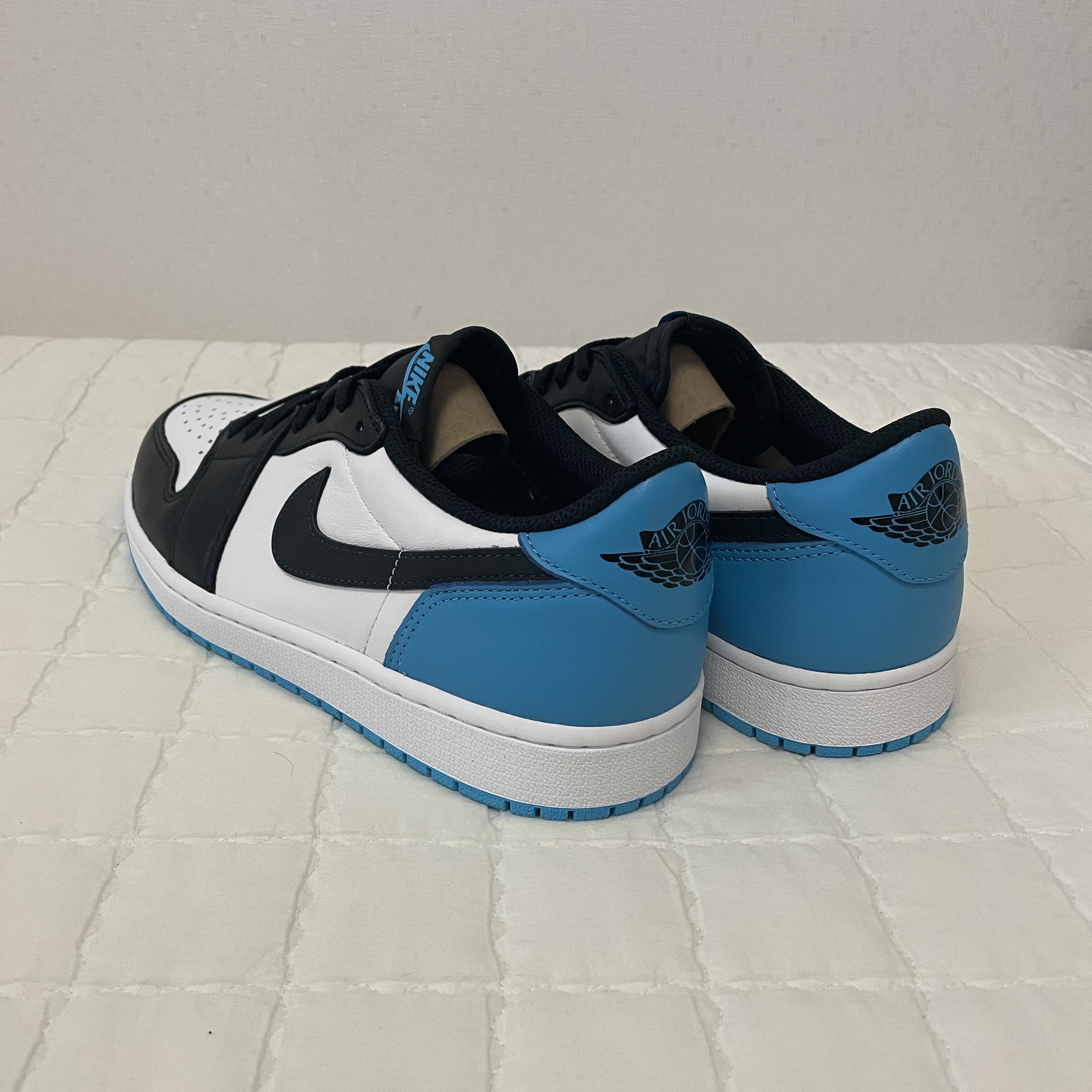 Jordan 1 Retro Low OG Black and Dark Powder Blue 착용 스타일 - 3