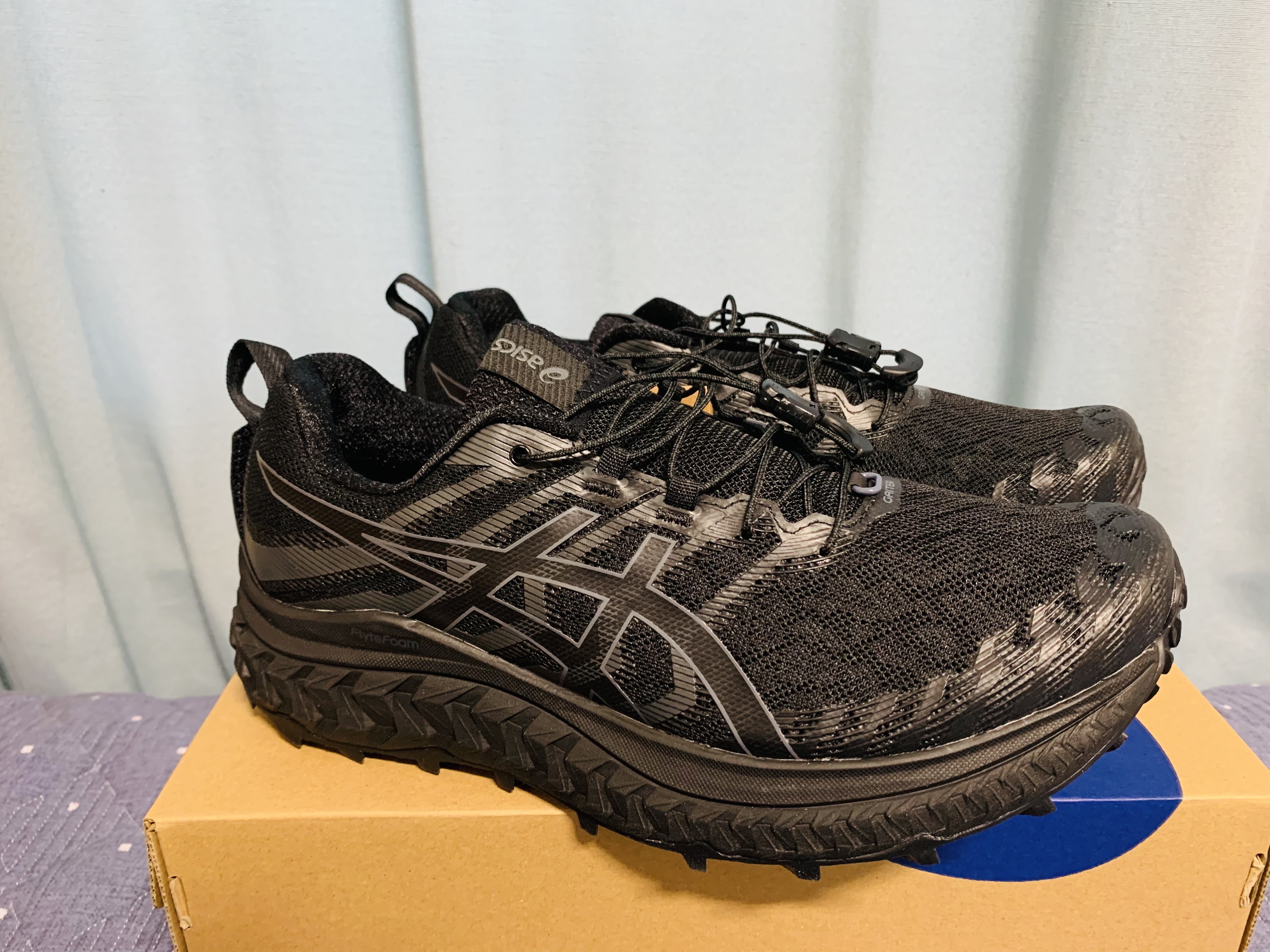 Asics Trabuco Max Black 착용 스타일 - 3