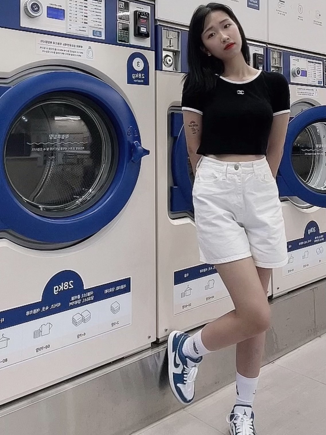 (W) Jordan 1 Low White Dark Marina Blue 착용 스타일 - 3