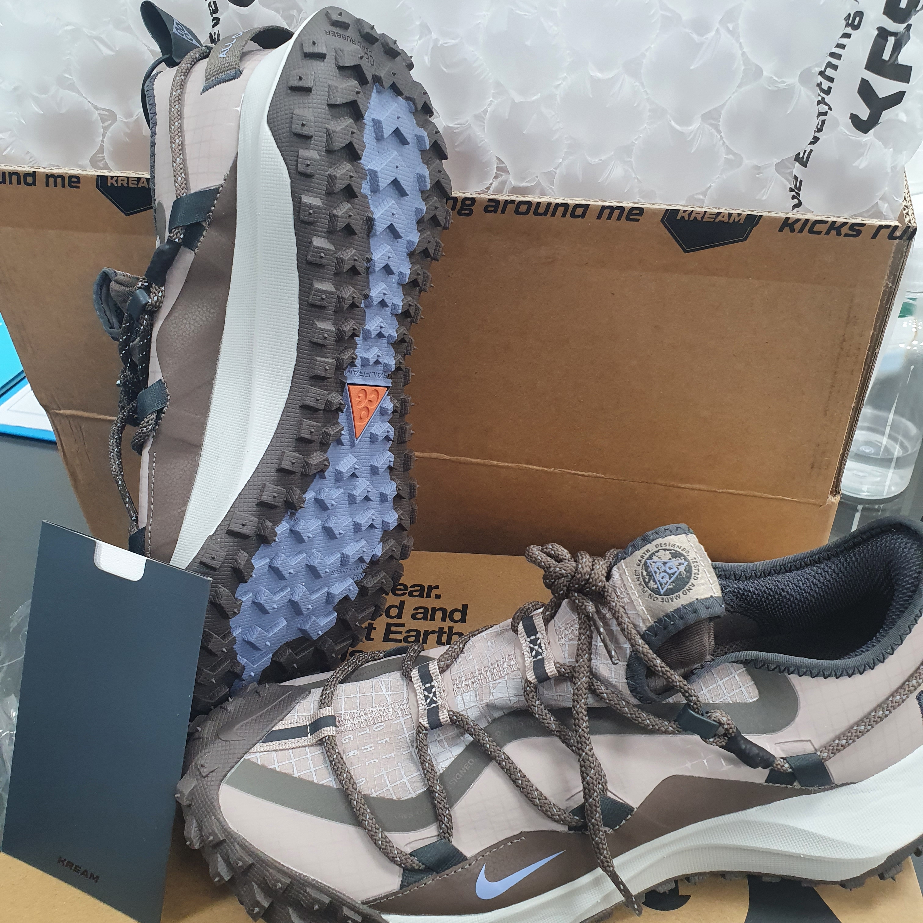 Nike ACG Mountain Fly Low Ironstone 착용 스타일 - 2