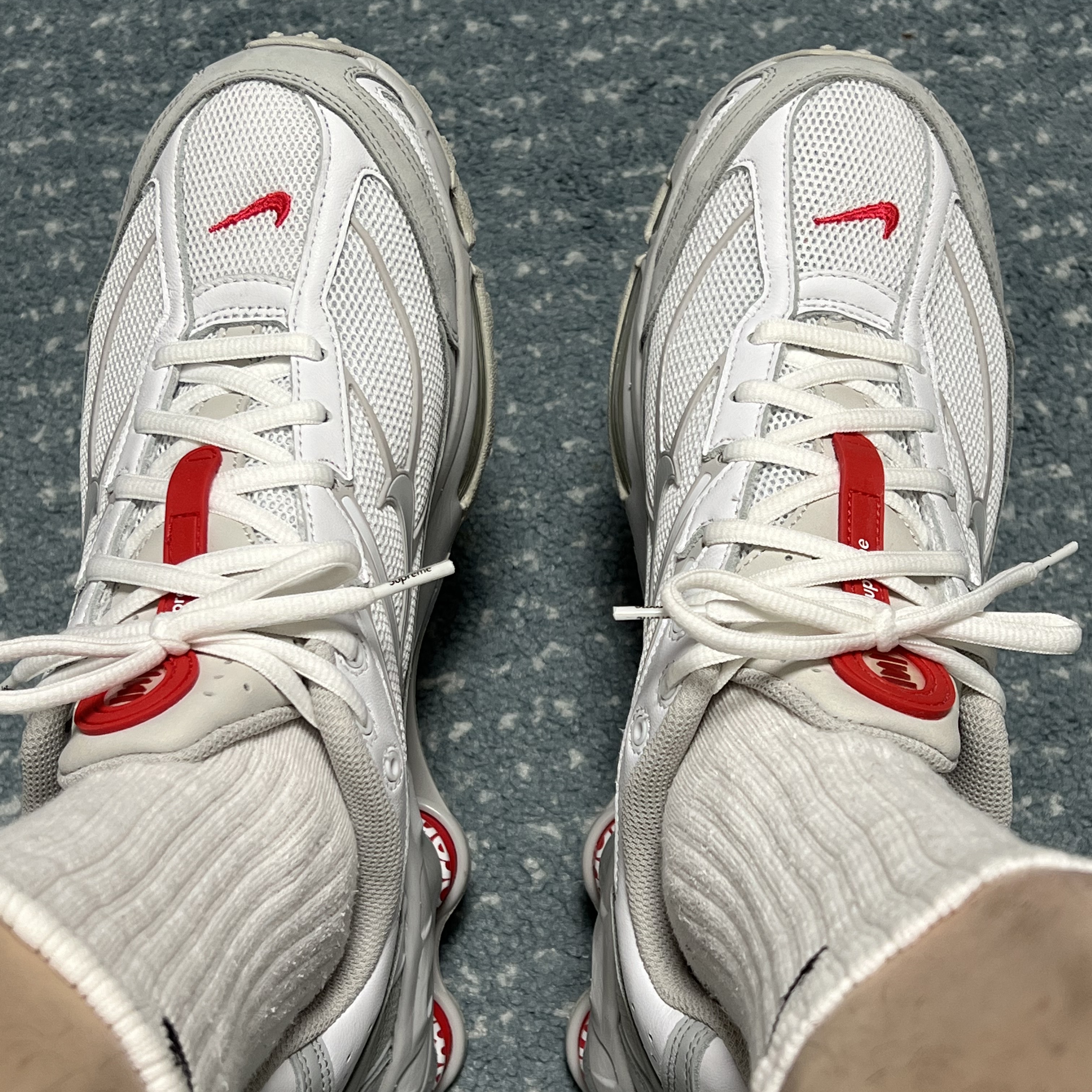 Nike x Supreme Shox Ride 2 SP White 착용 스타일 - 1