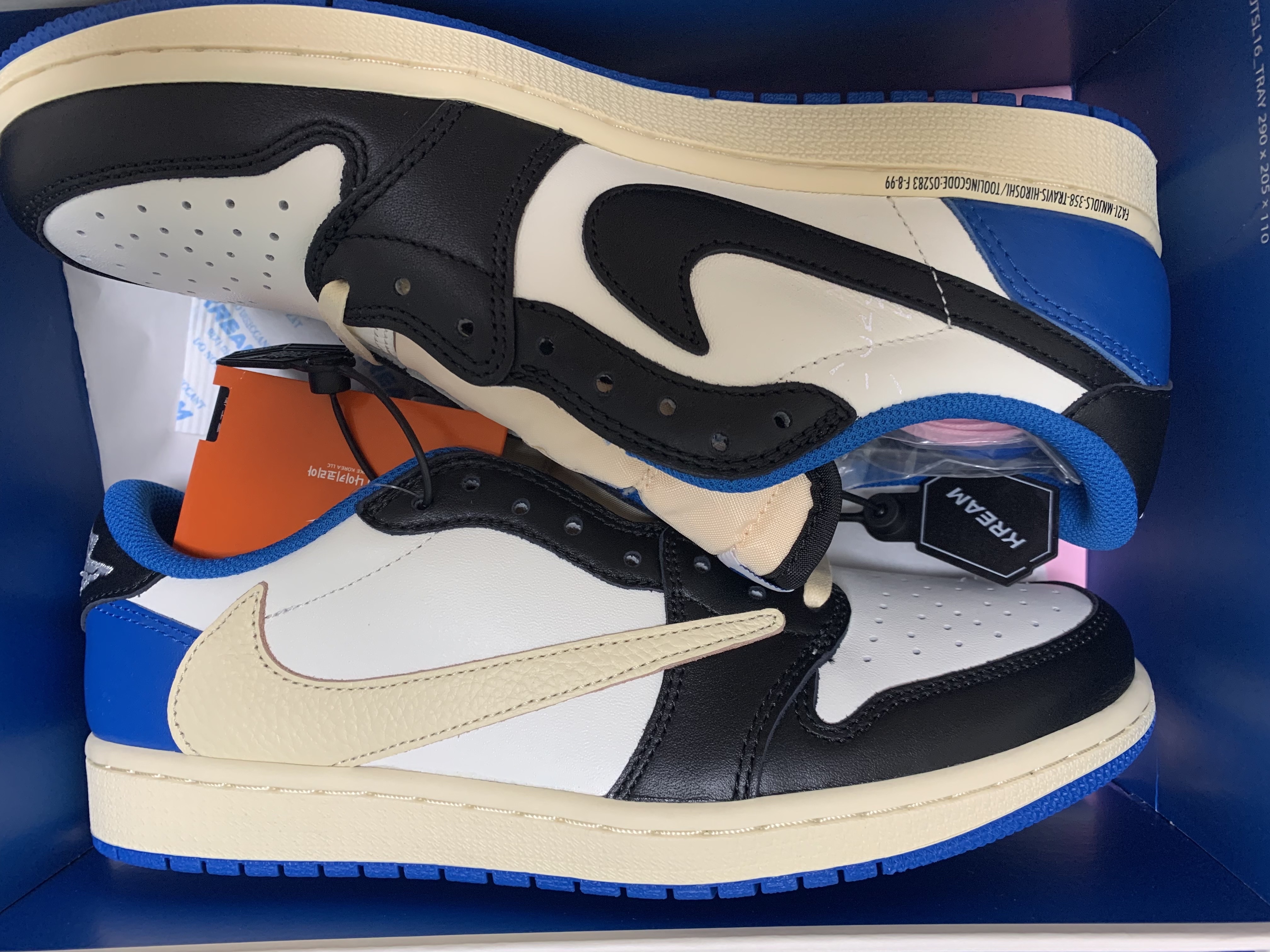 Jordan 1 x Travis Scott x Fragment Retro Low OG SP Military Blue 착용 스타일 - 2