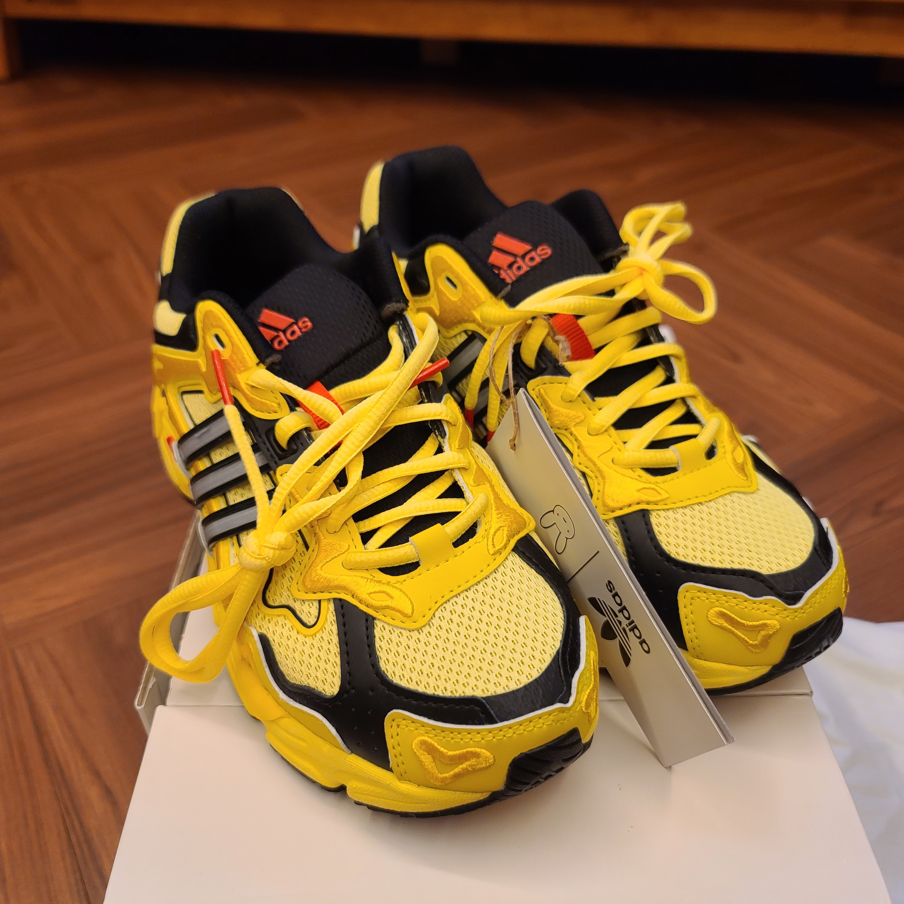 Adidas x Bad Bunny Response CL Yellow 착용 스타일 - 1