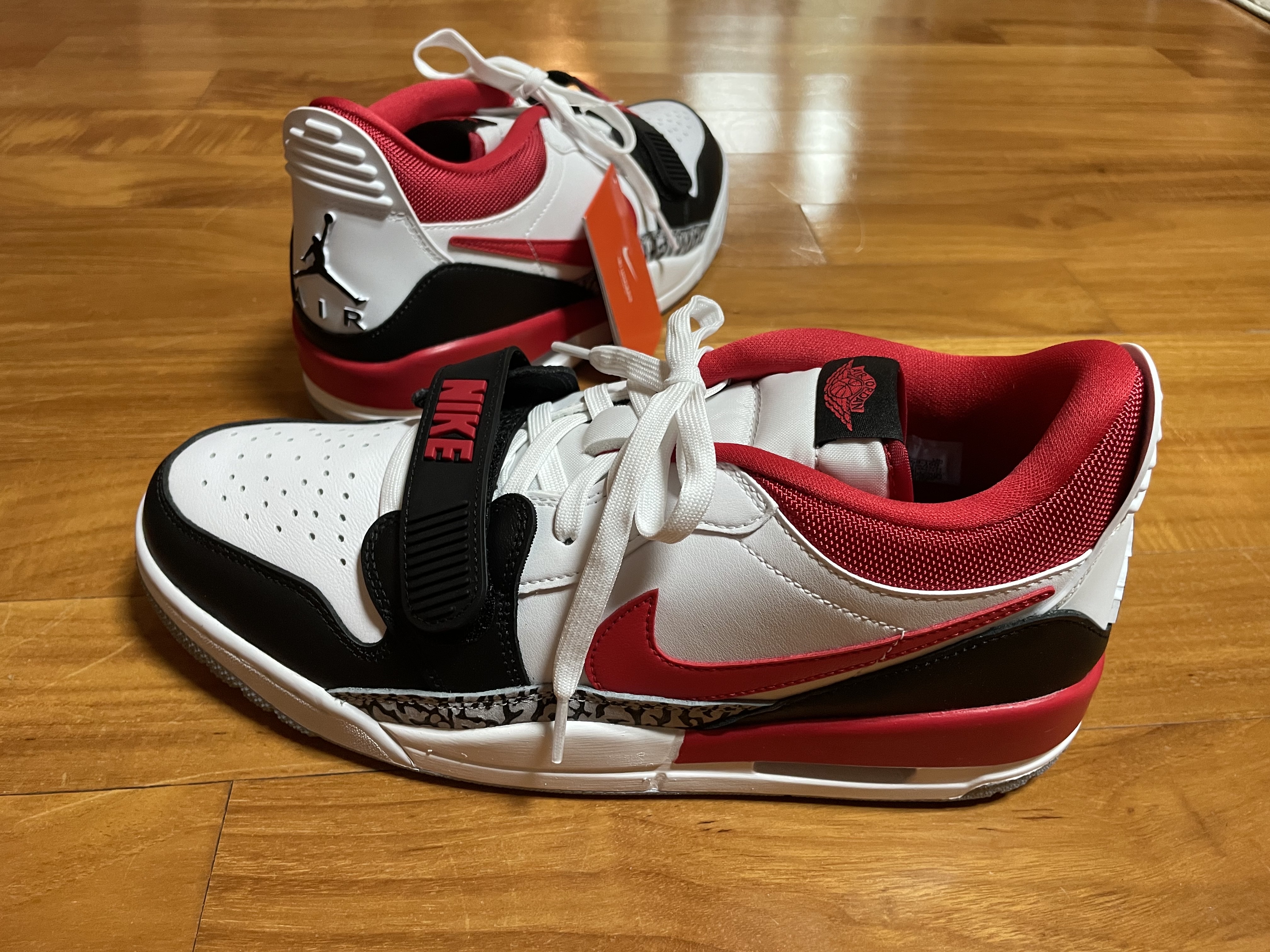 Jordan Legacy 312 Low Fire Red 착용 스타일 - 3