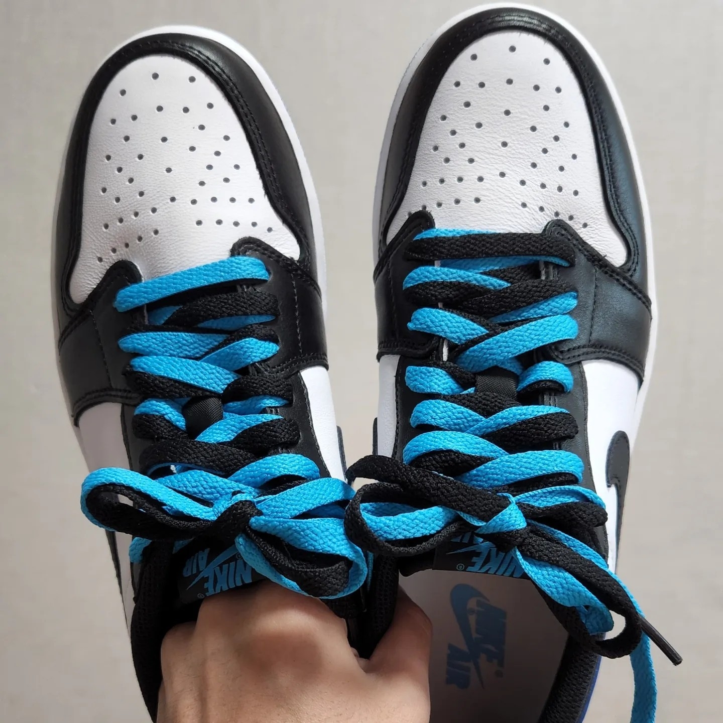 IAB Studio Black Glow T-Shirt, Jordan 1 Retro Low OG Black and Dark Powder Blue 착용 스타일 - 3