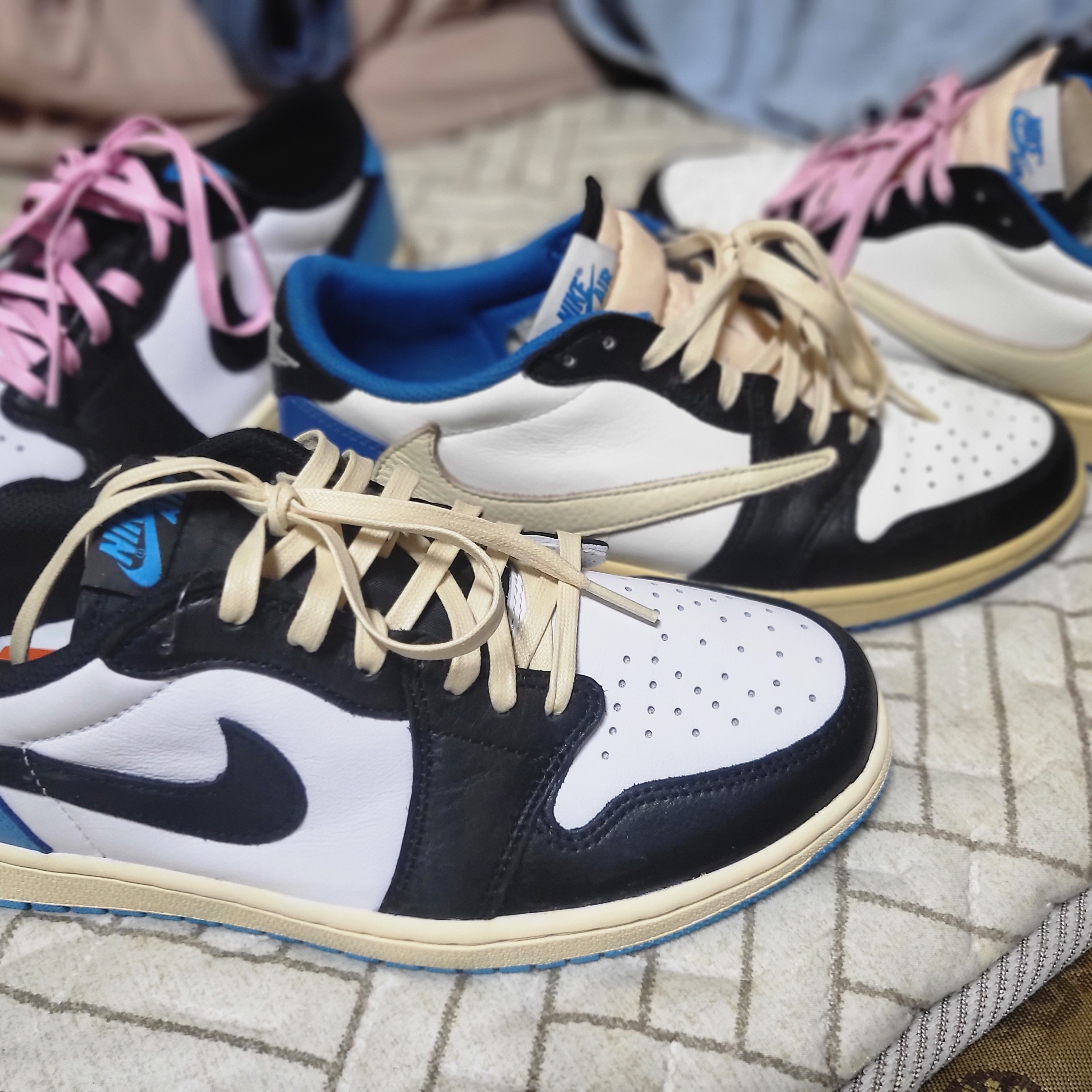 Jordan 1 Retro Low OG Black and Dark Powder Blue 착용 스타일