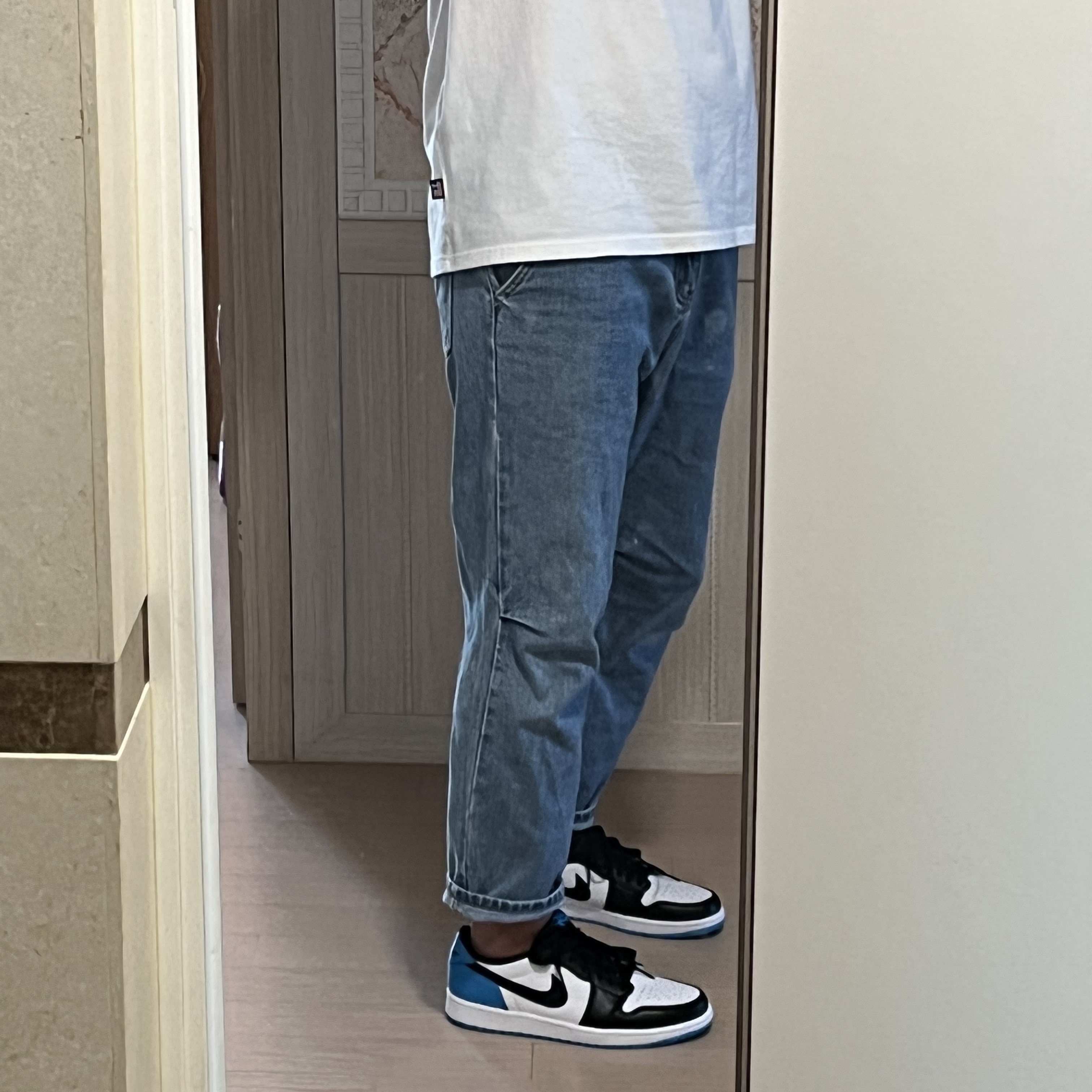 Jordan 1 Retro Low OG Black and Dark Powder Blue 착용 스타일
