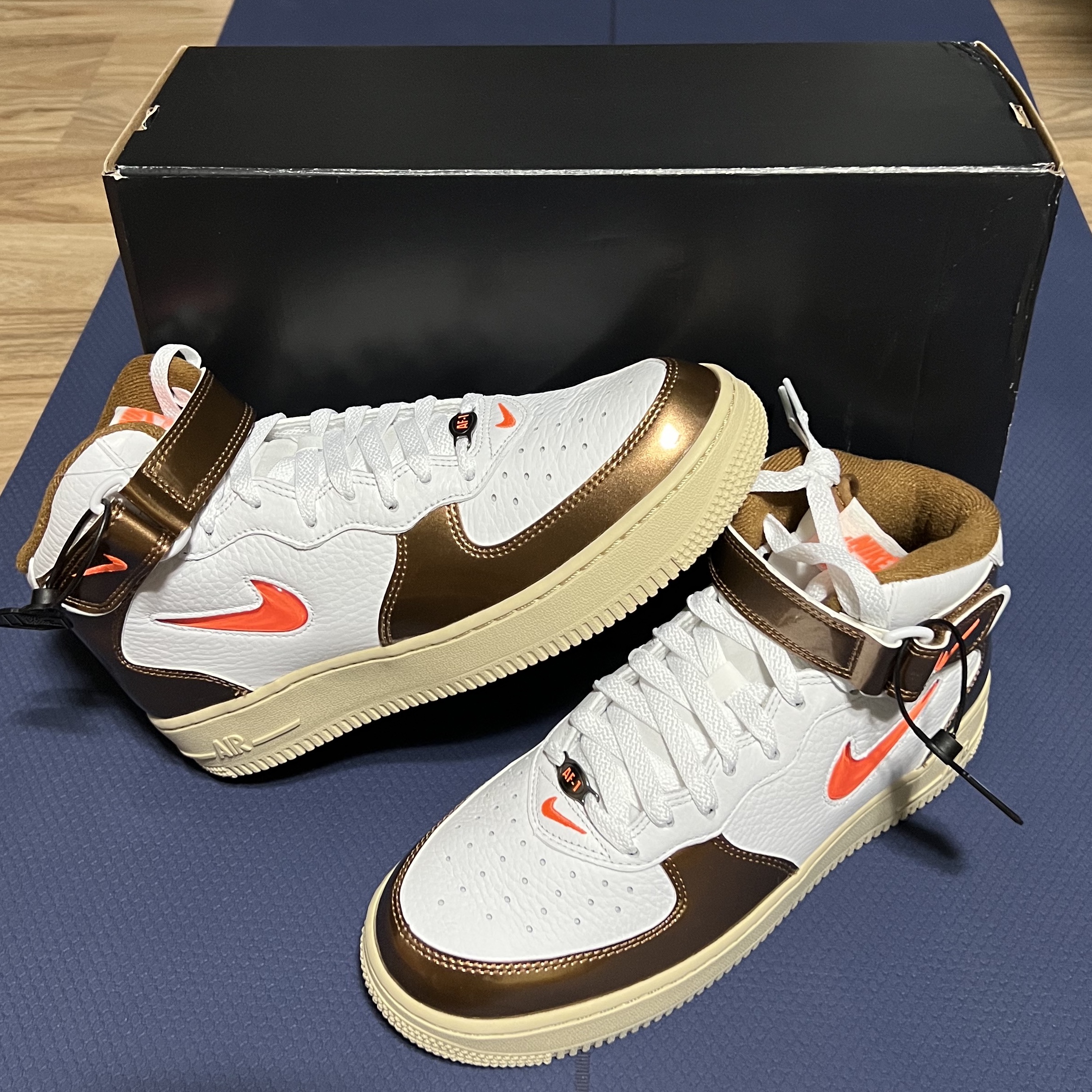 Nike Air Force 1 Mid QS Ale Brown 착용 스타일 - 2