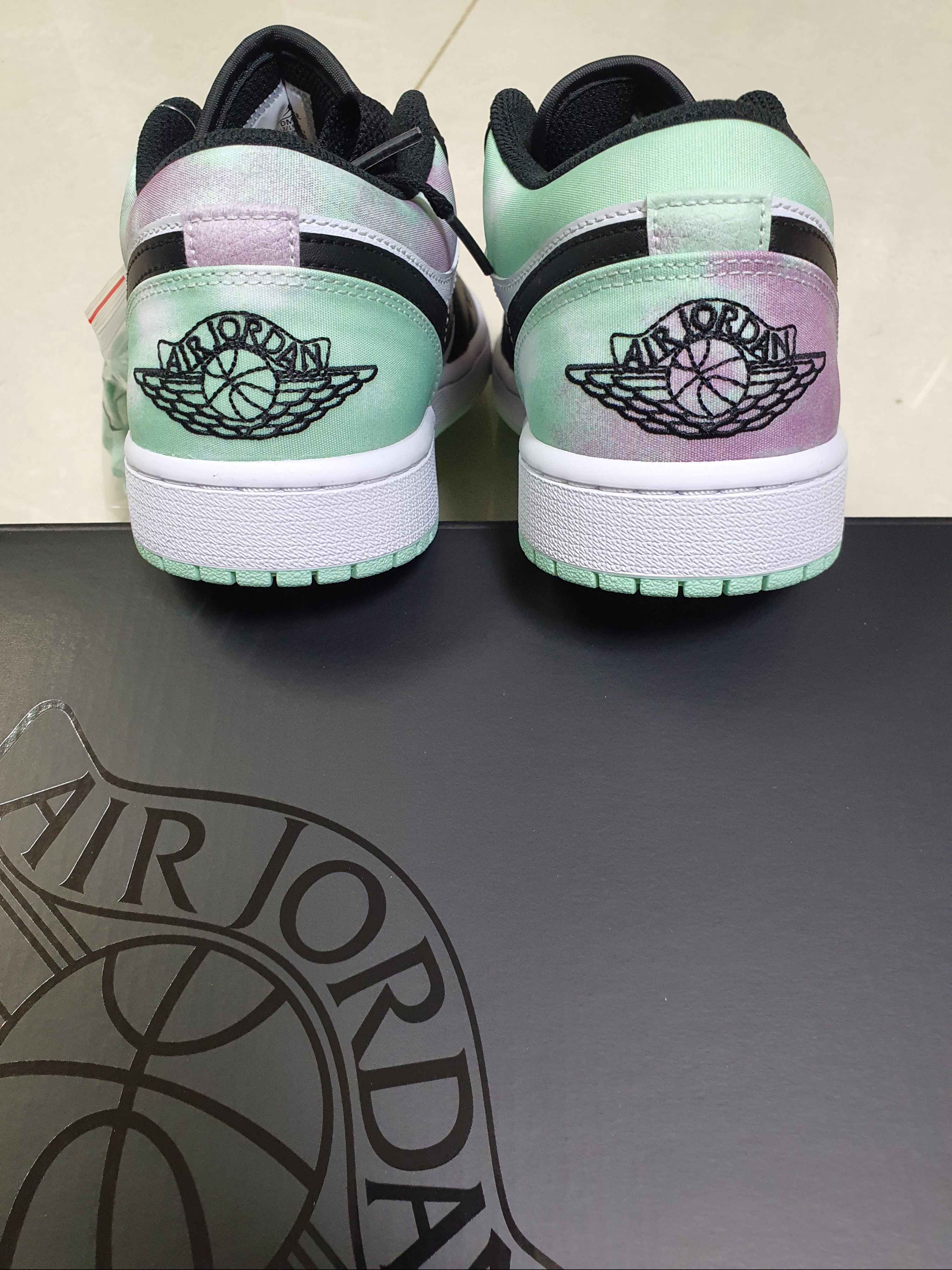 Jordan 1 Low SE White Black Tie-Dye 착용 스타일 - 3