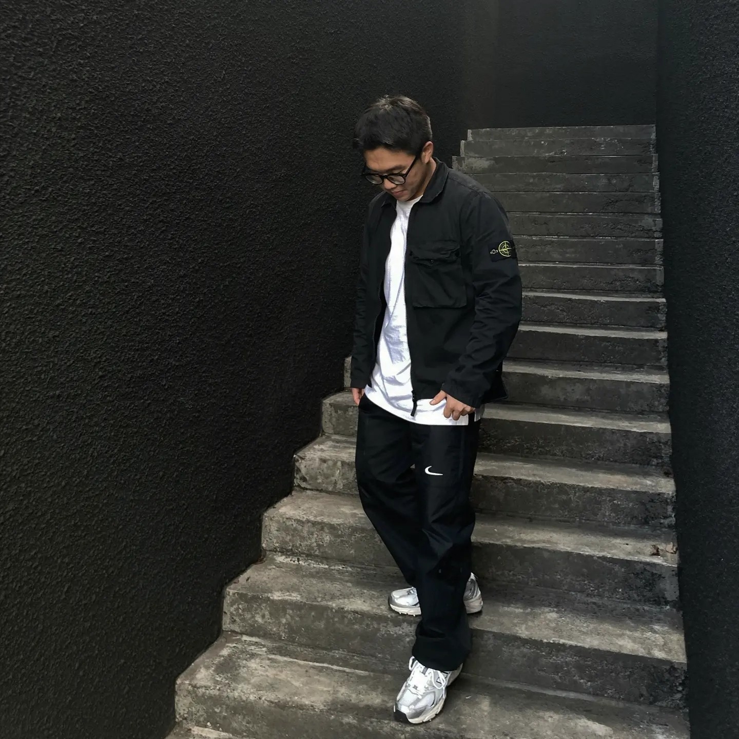 Stone Island 117WN T.CO+OLD Overshirt Black - 21SS, Nike x Off-White NRG Pants Black 착용 스타일