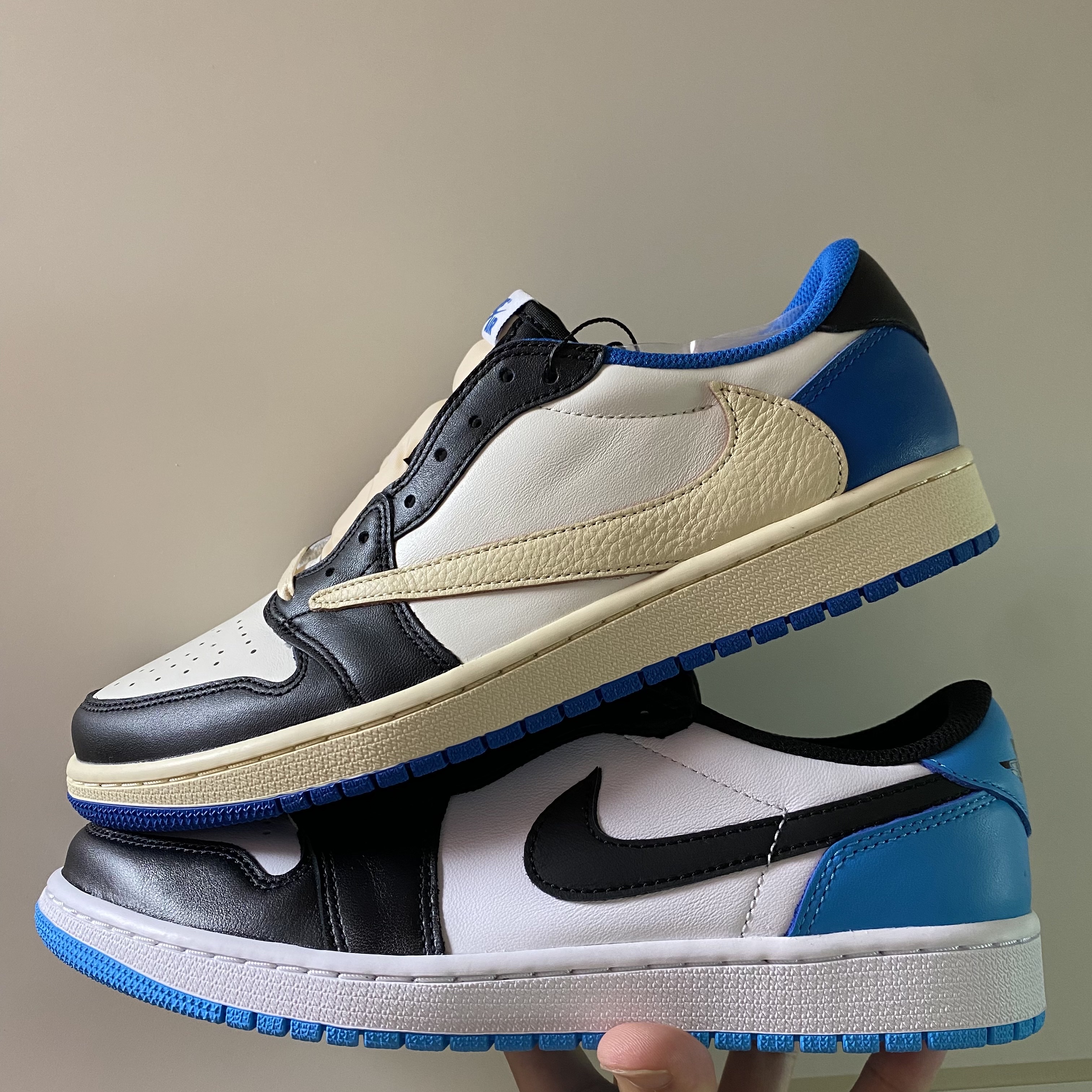 Jordan 1 x Travis Scott x Fragment Retro Low OG SP Military Blue, Jordan 1 Retro Low OG Black and Dark Powder Blue 착용 스타일