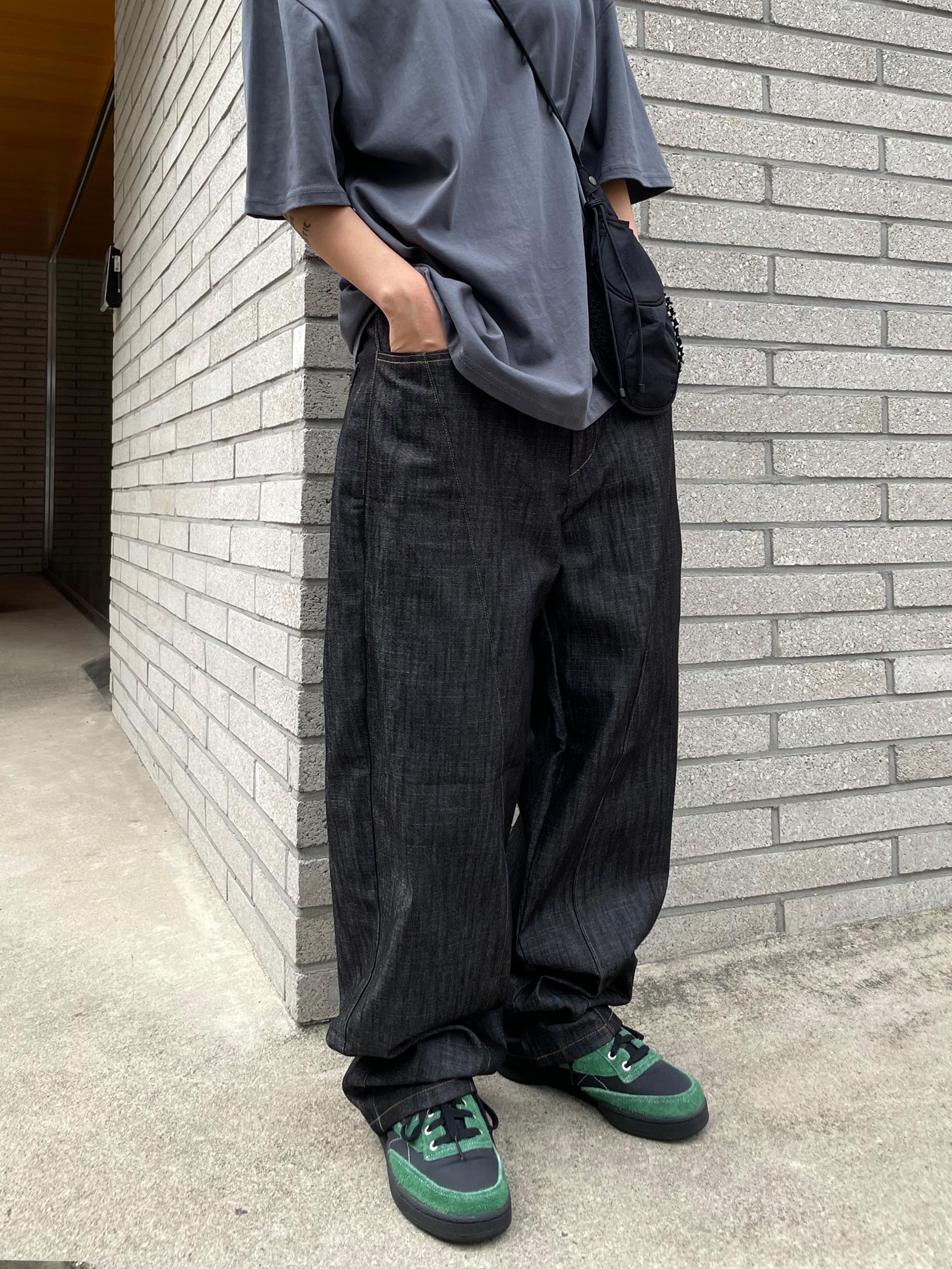 Reebok x Pleasures Club C 85 Black Pine Green 착용 스타일 - 2
