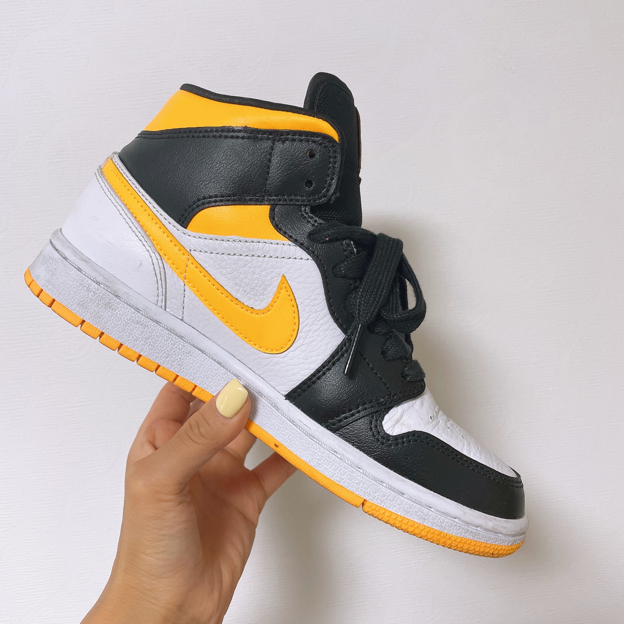 (W) Jordan 1 Mid SE Laser Orange 착용 스타일