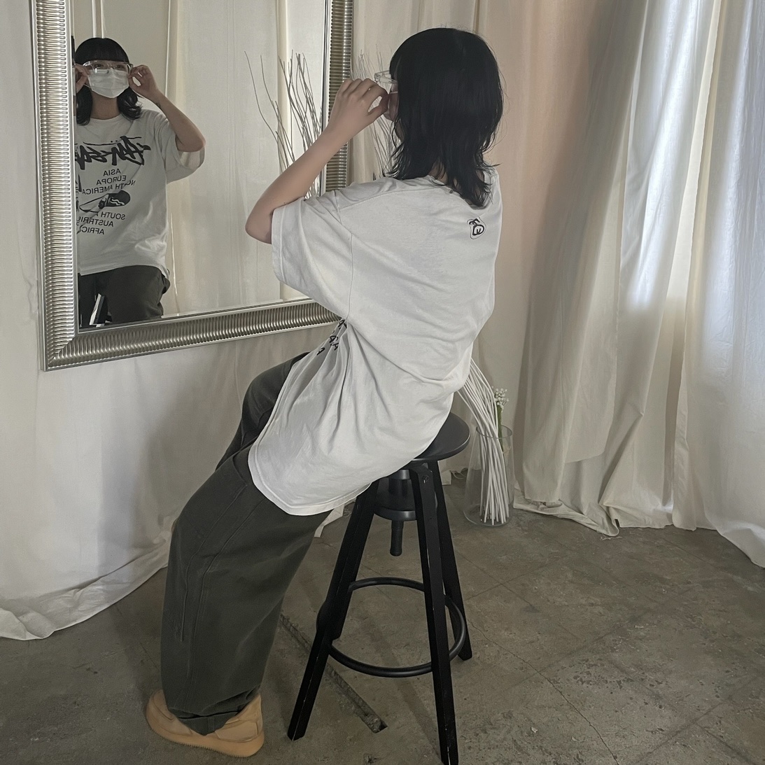 Nike Air Force 1 '07 WB Flax, Stussy World Tour T-Shirt White 착용 스타일 - 4