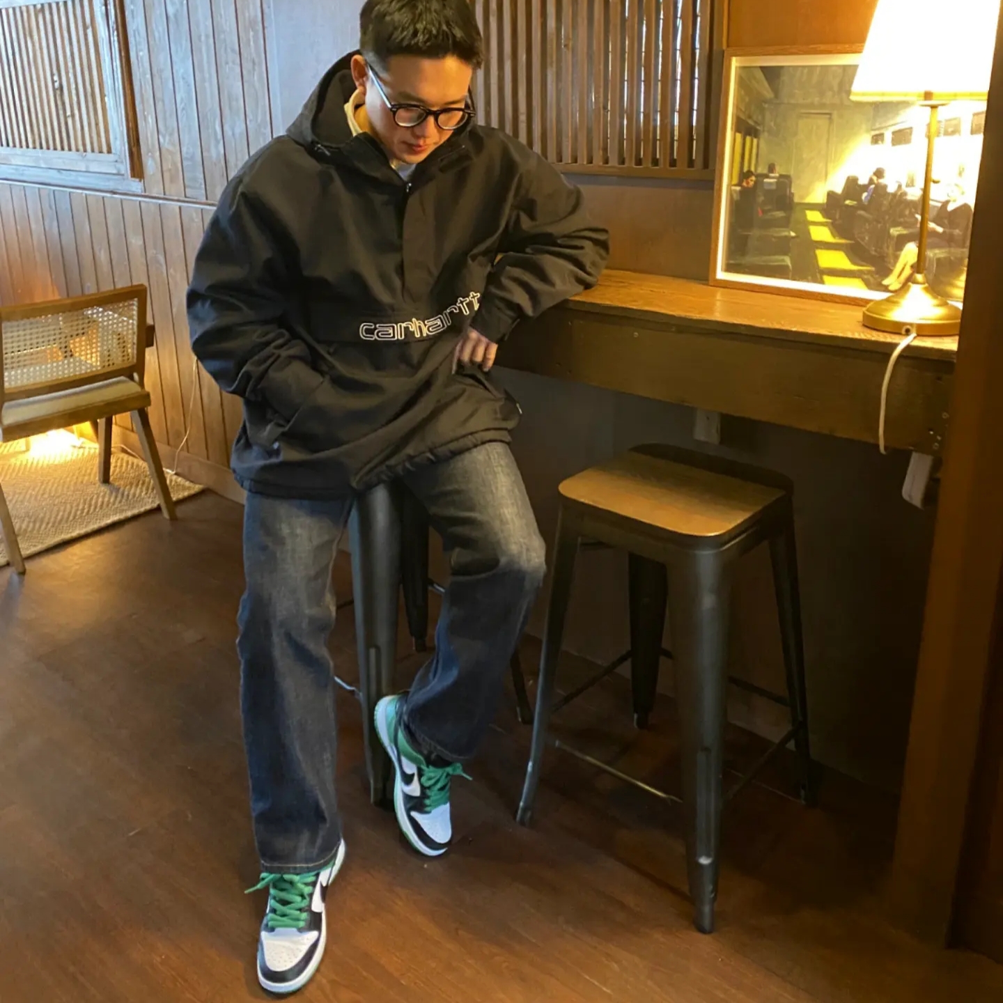 Nike SB Dunk Low Pro Black and Classic Green 착용 스타일