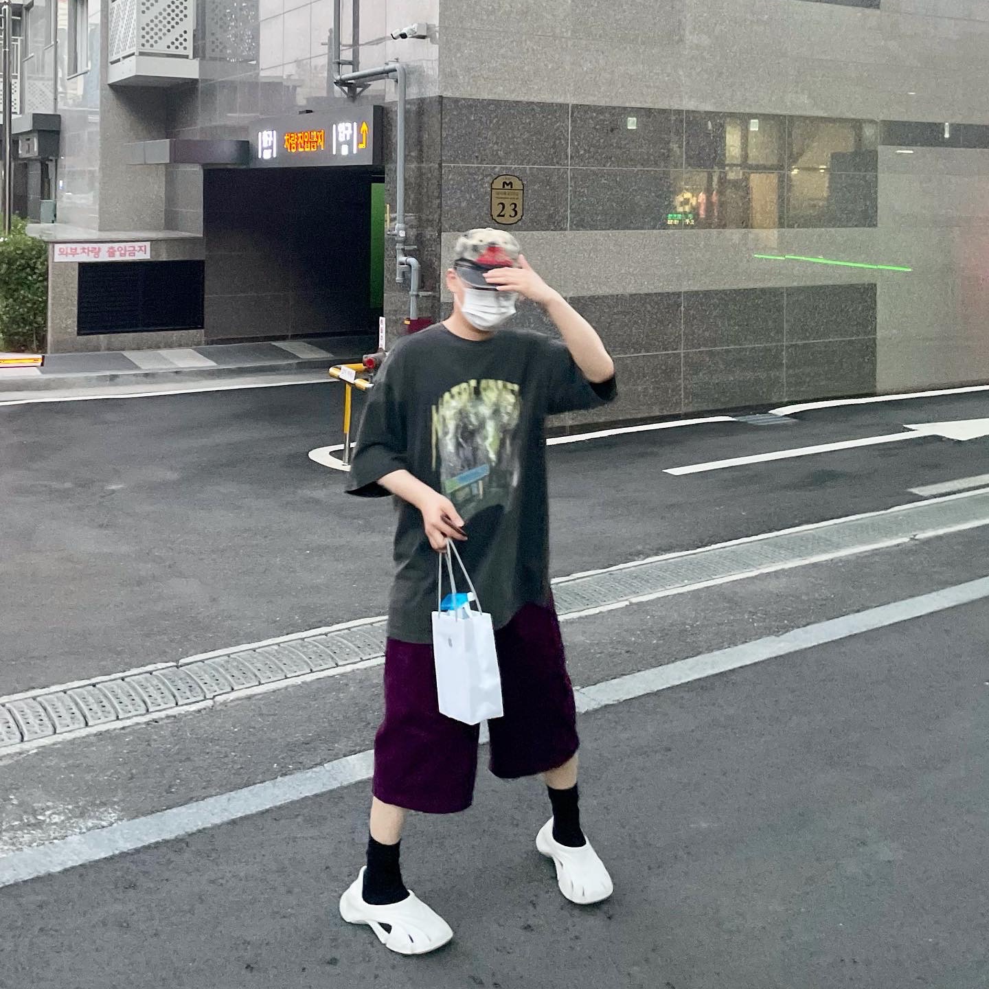 Gallery Dept. ATK Sun Faded Cap Sun Faded Black, Balenciaga Rubber Mold Closed Beige 착용 스타일