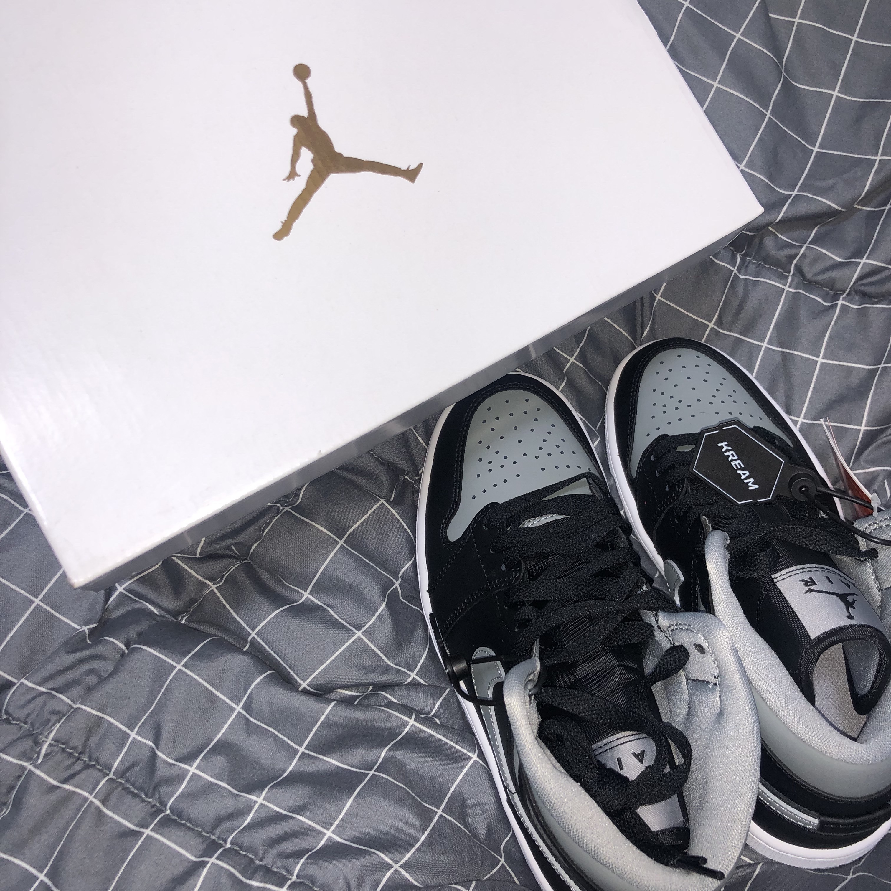 (W) Jordan 1 Mid Black Particle Grey 착용 스타일