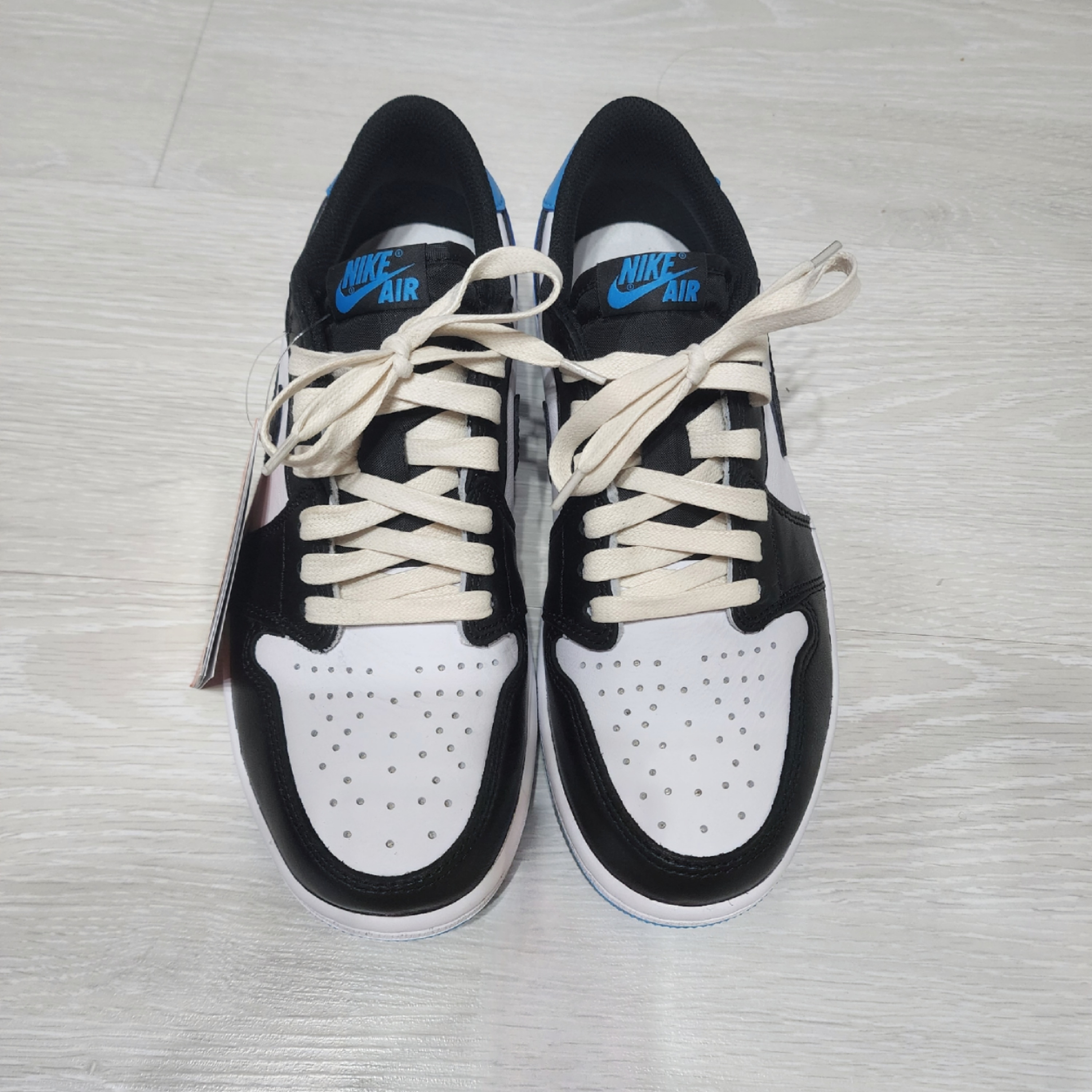 Jordan 1 Retro Low OG Black and Dark Powder Blue 착용 스타일