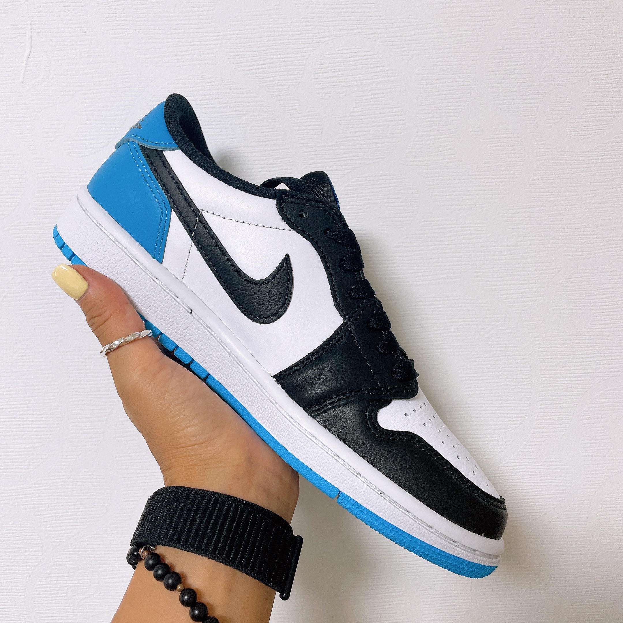 (W) Jordan 1 Retro Low OG Black and Dark Powder Blue 착용 스타일