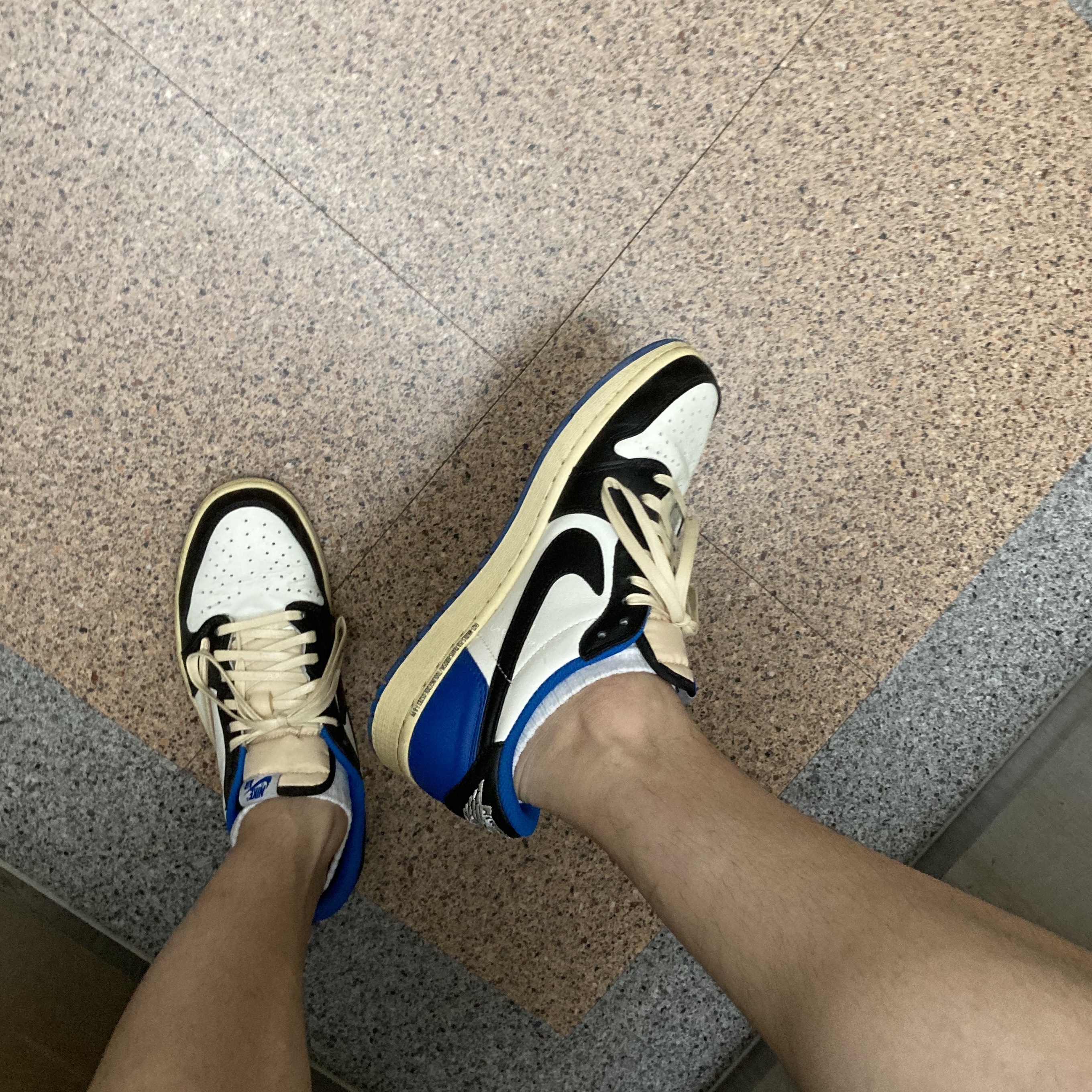 Jordan 1 x Travis Scott x Fragment Retro Low OG SP Military Blue 착용 스타일