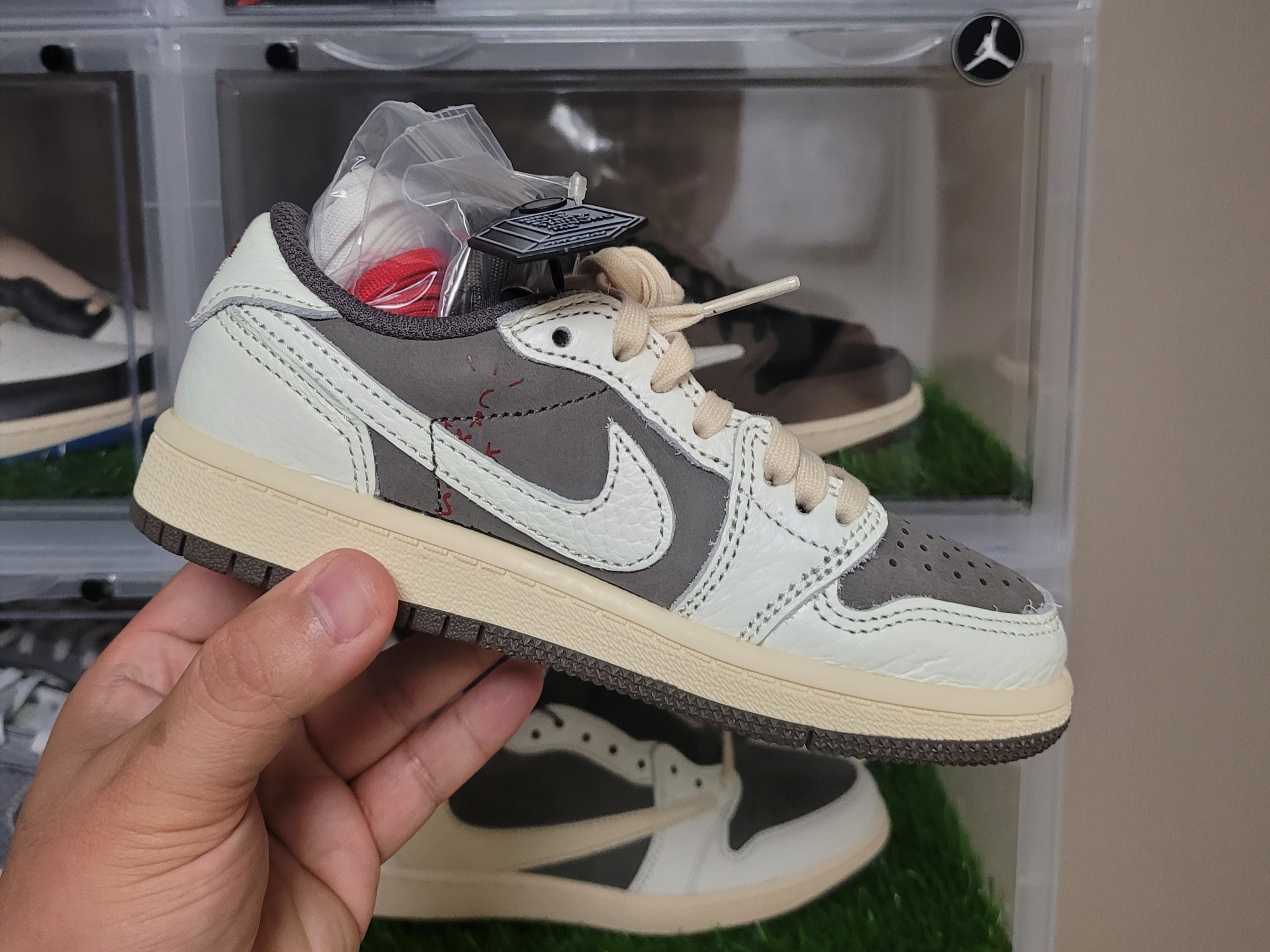 Jordan 1 x Travis Scott Retro Low OG SP Sail and Ridgerock, (PS) Jordan 1 x Travis Scott Retro Low OG SP Sail and Ridgerock 착용 스타일 - 3