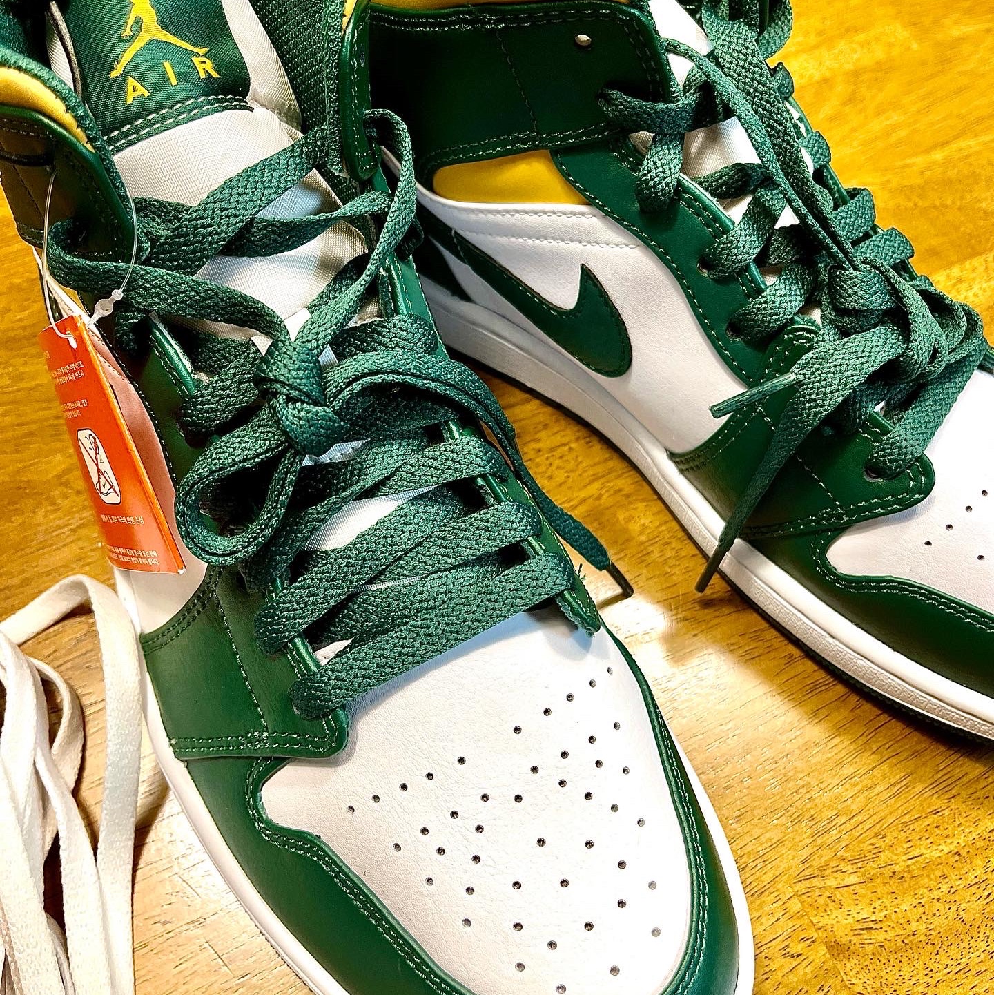 Jordan 1 Mid Sonics 2021 착용 스타일 - 1