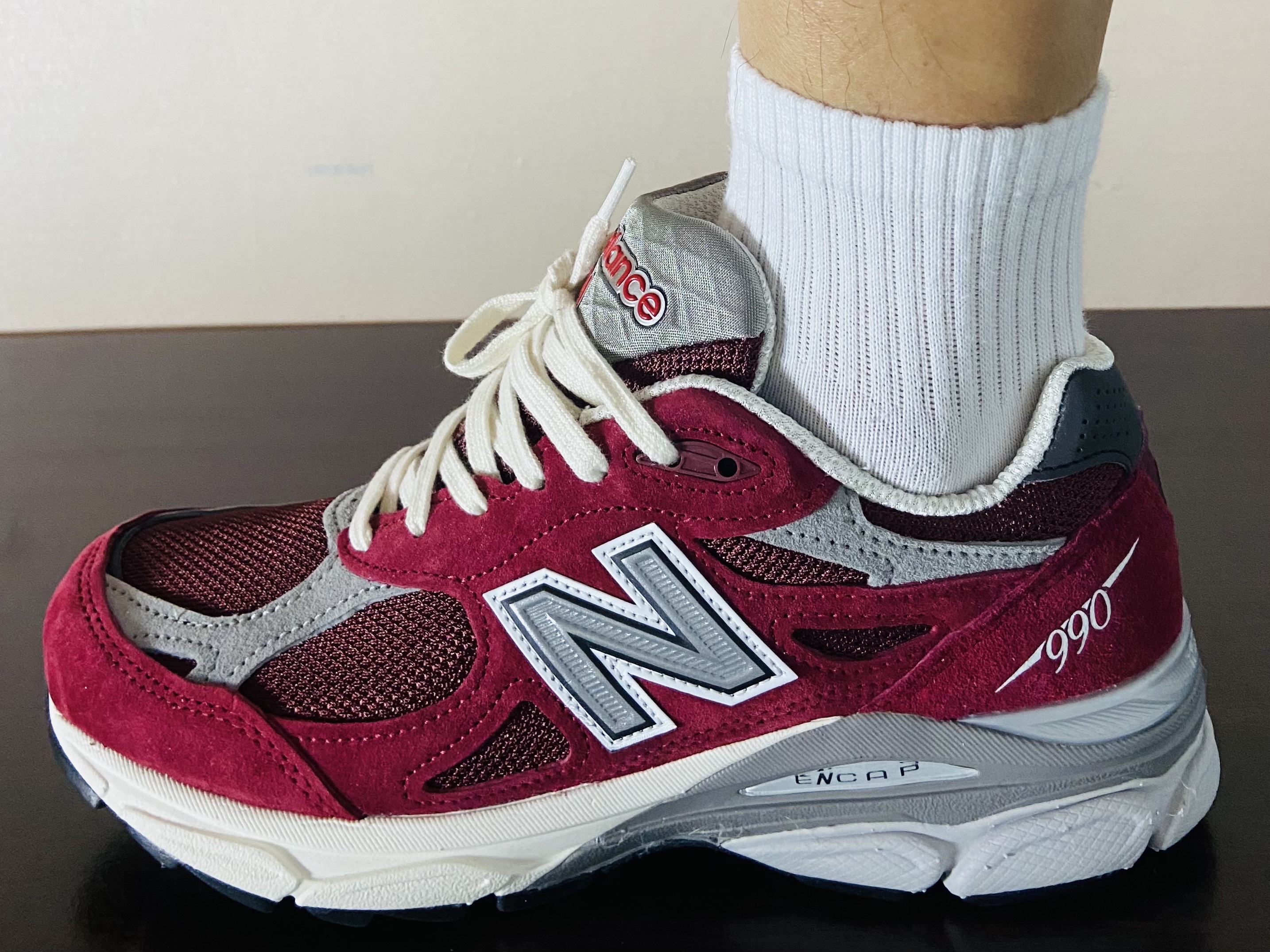 New Balance 990v3 Made in USA Scarlet Marblehead 착용 스타일