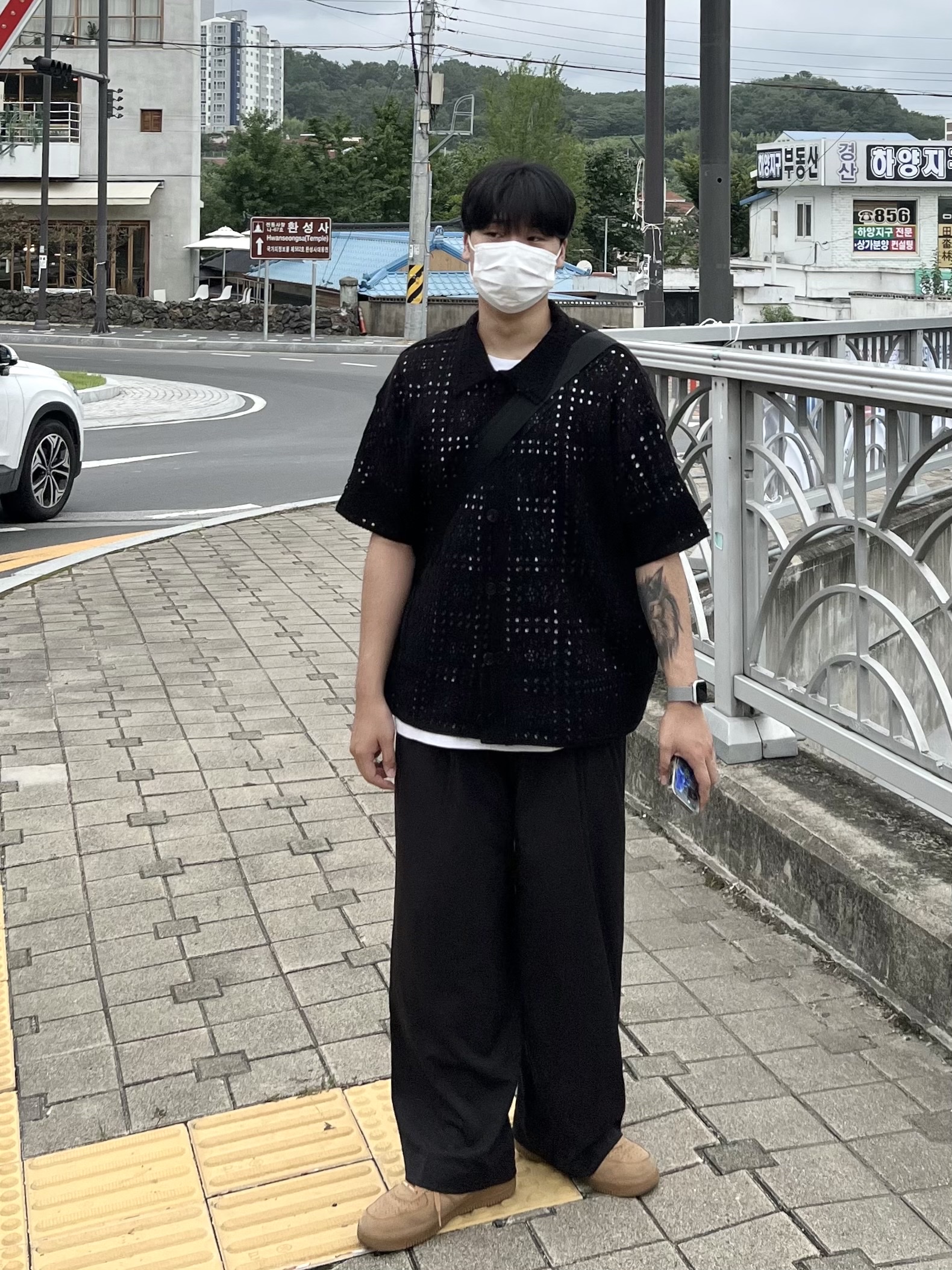 Nike x Supreme Air Force 1 Low Flax, Ader Error Trace Admore Crossbody Bag White 착용 스타일 - 2