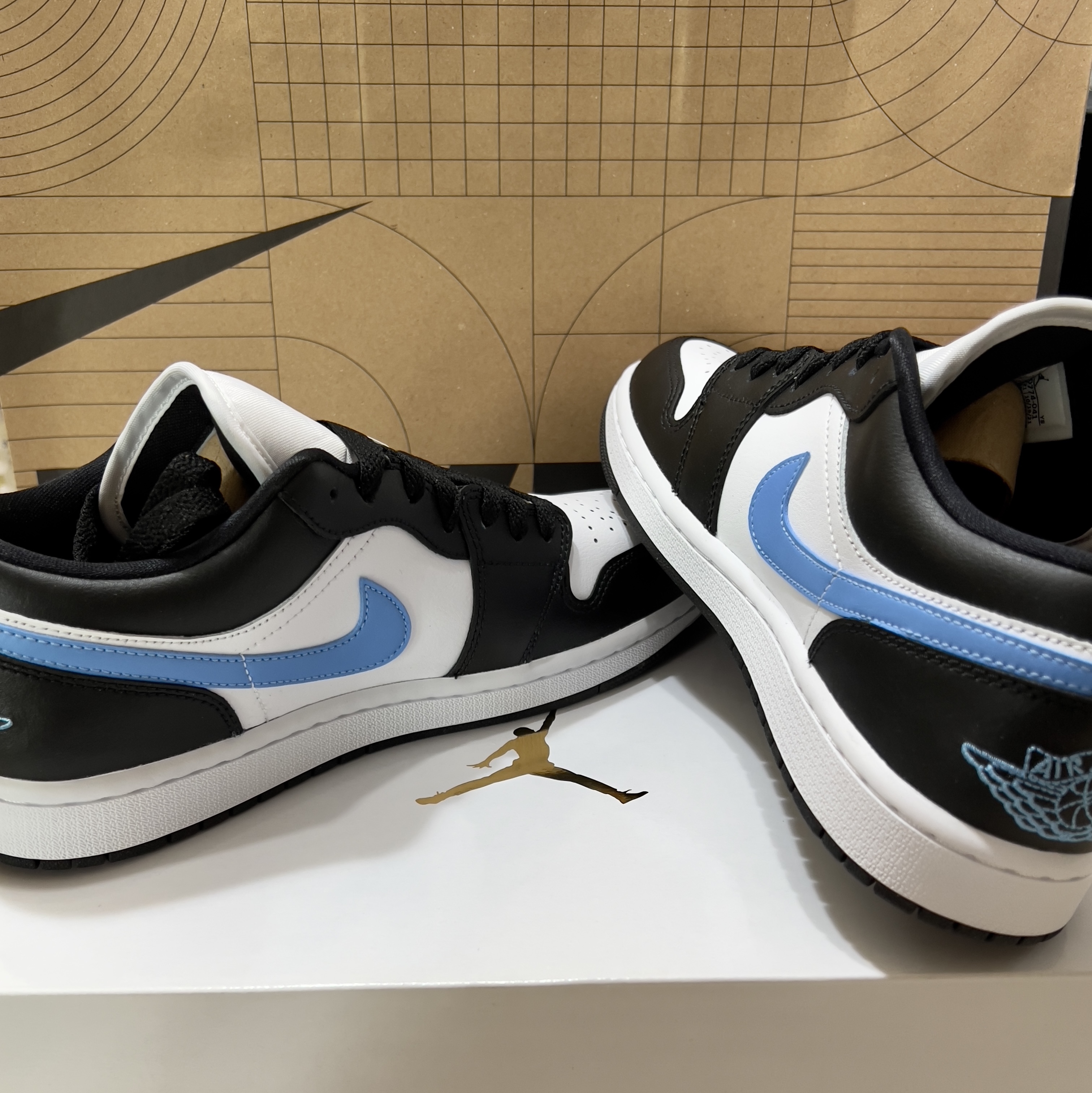 (W) Jordan 1 Low Black University Blue 착용 스타일