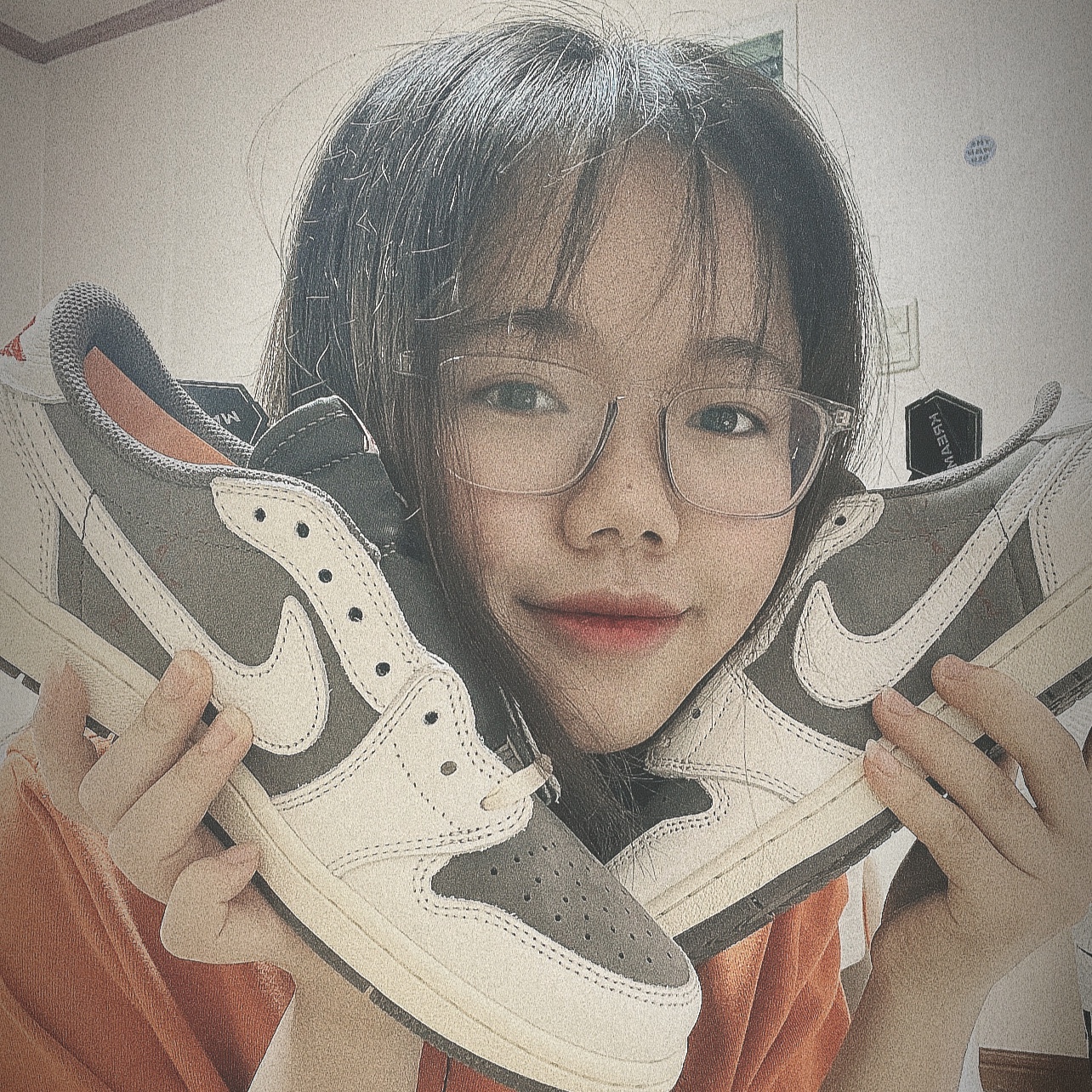 Jordan 1 x Travis Scott Retro Low OG SP Sail and Ridgerock 착용 스타일 - 4
