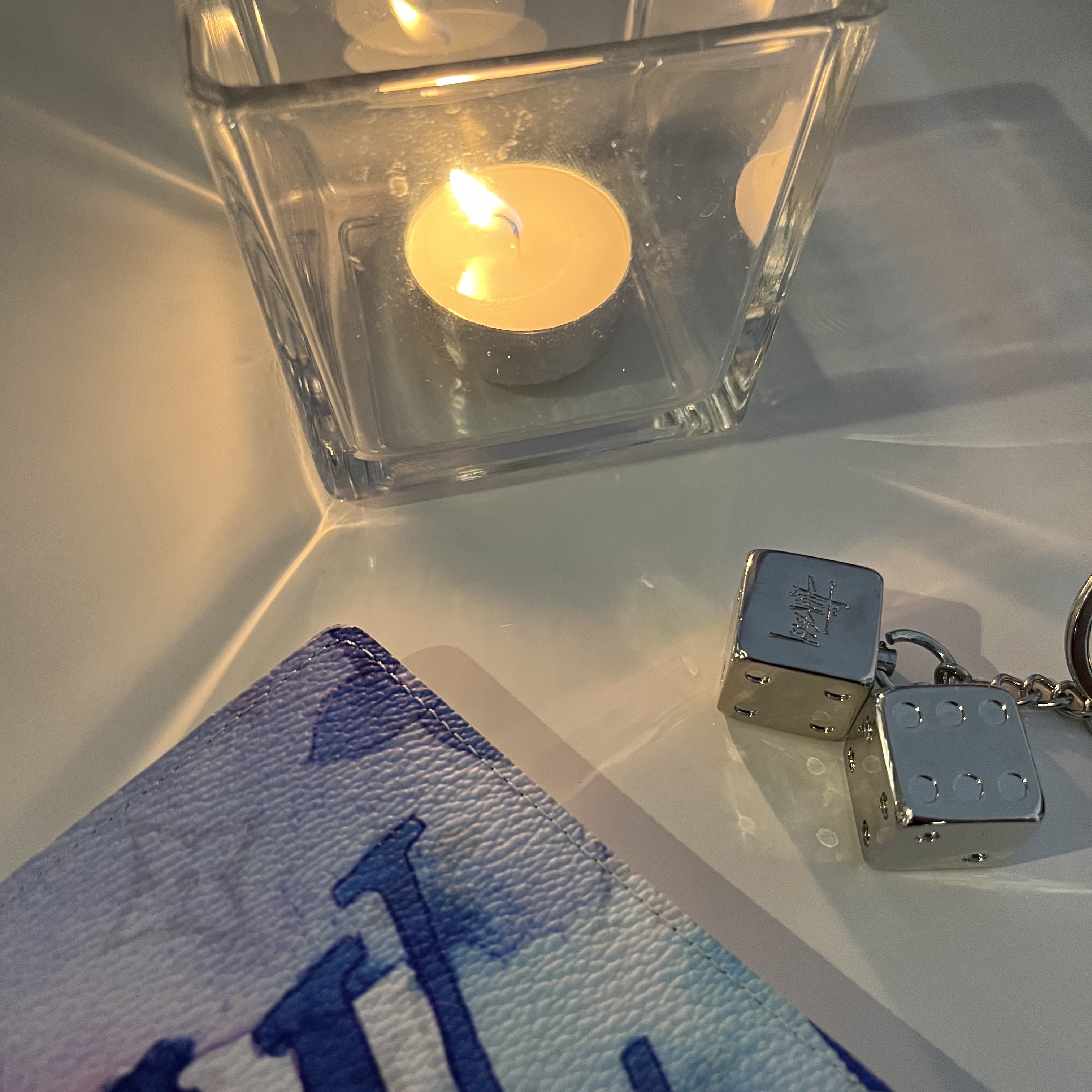 Louis Vuitton Pocket Organizer Multicolor Watercolor Monogram, Stussy Metal Dice Keychain Silver 착용 스타일
