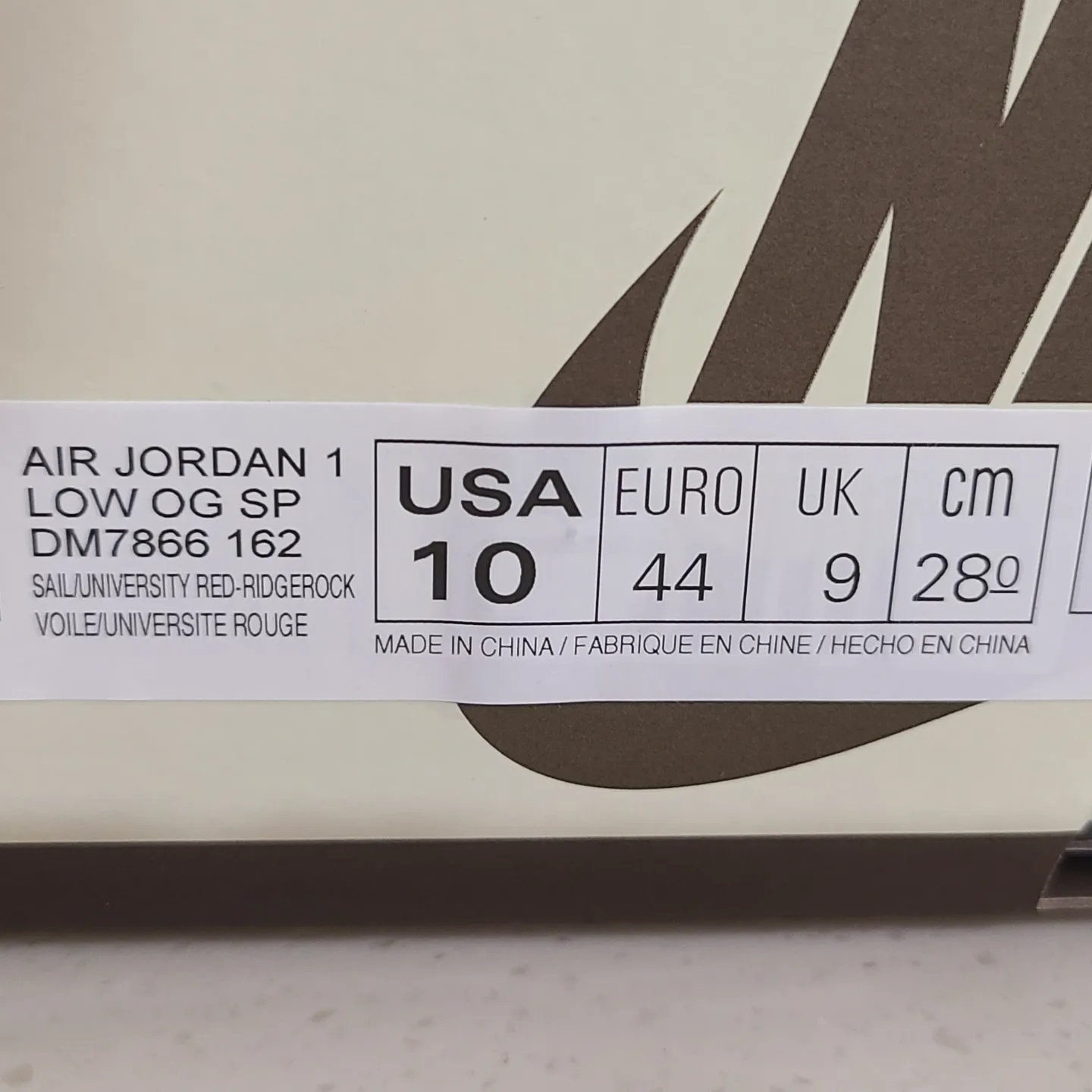 Jordan 1 x Travis Scott Retro Low OG SP Sail and Ridgerock 착용 스타일 - 5