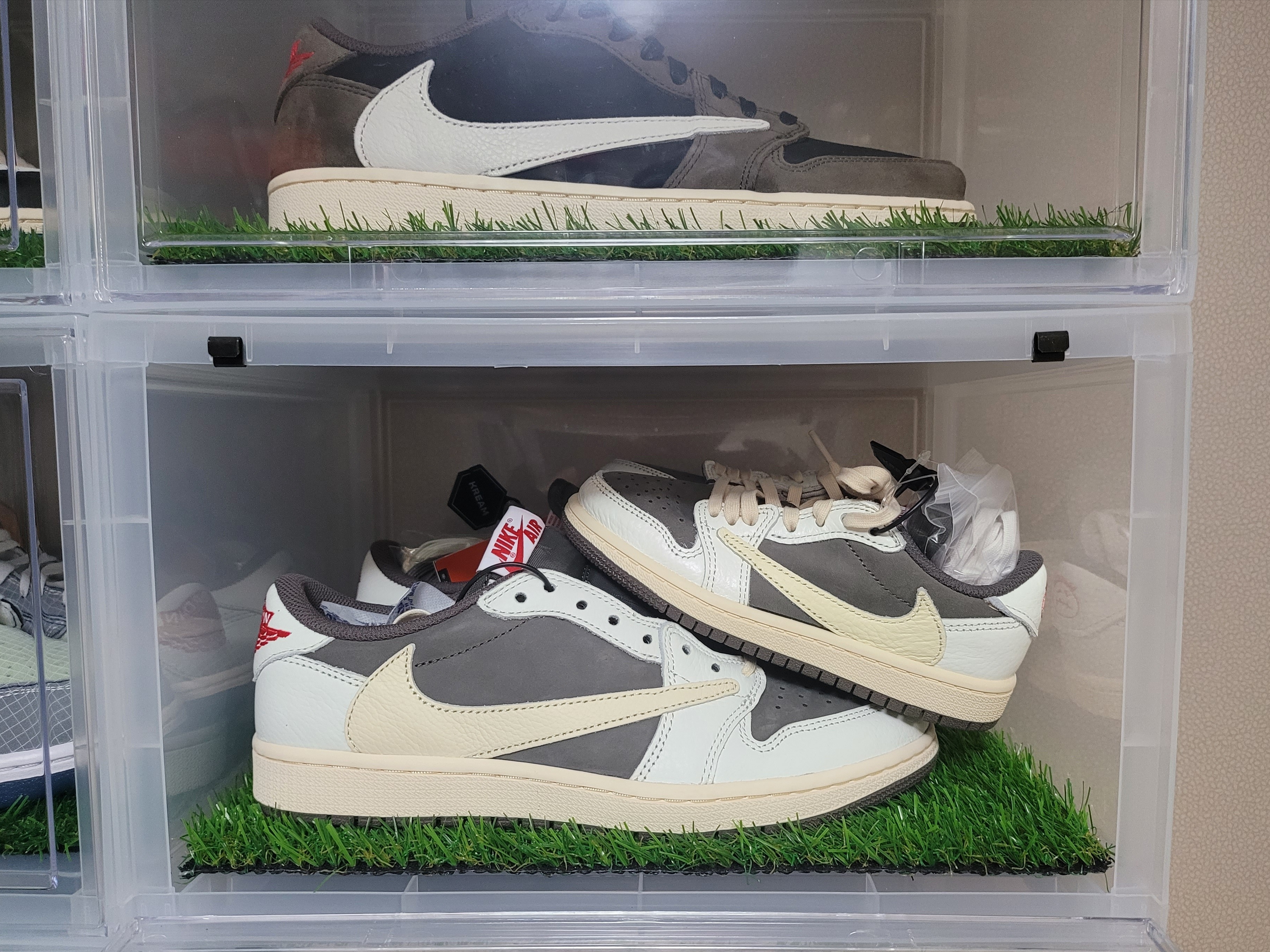 Jordan 1 x Travis Scott Retro Low OG SP Sail and Ridgerock, (PS) Jordan 1 x Travis Scott Retro Low OG SP Sail and Ridgerock 착용 스타일 - 1