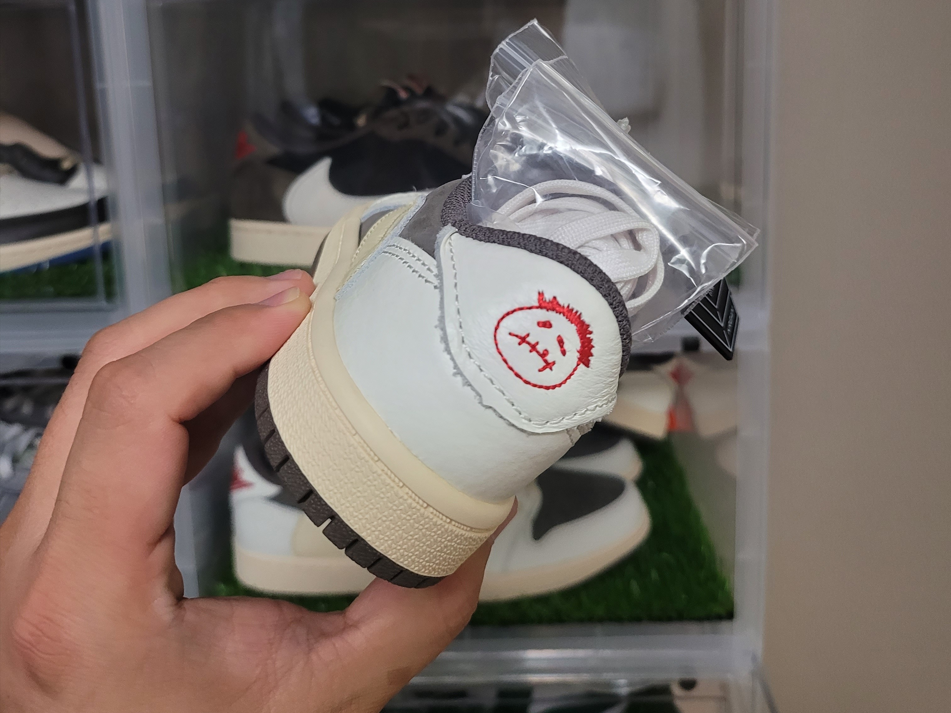 Jordan 1 x Travis Scott Retro Low OG SP Sail and Ridgerock, (PS) Jordan 1 x Travis Scott Retro Low OG SP Sail and Ridgerock 착용 스타일 - 4