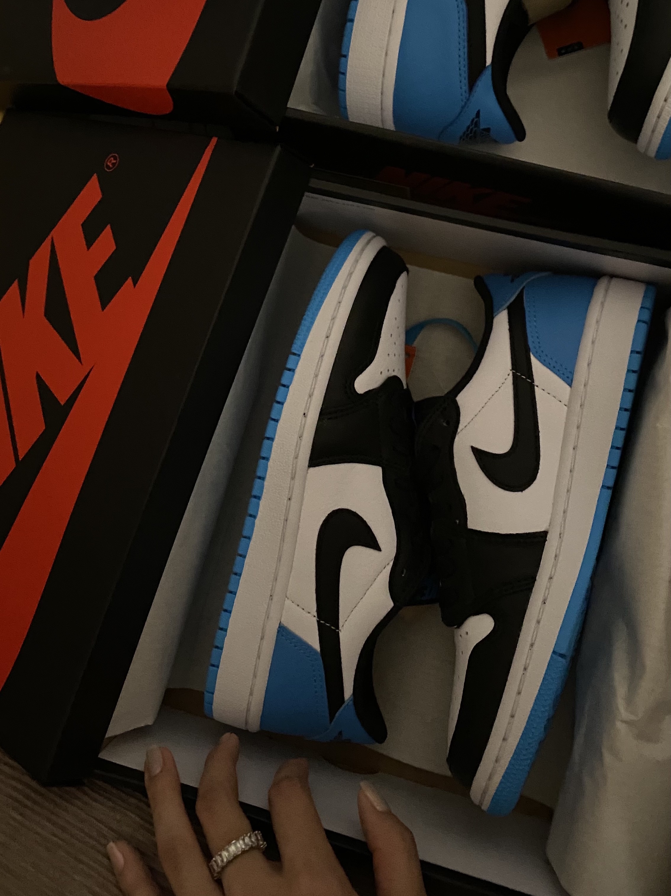 (W) Jordan 1 Retro Low OG Black and Dark Powder Blue 착용 스타일