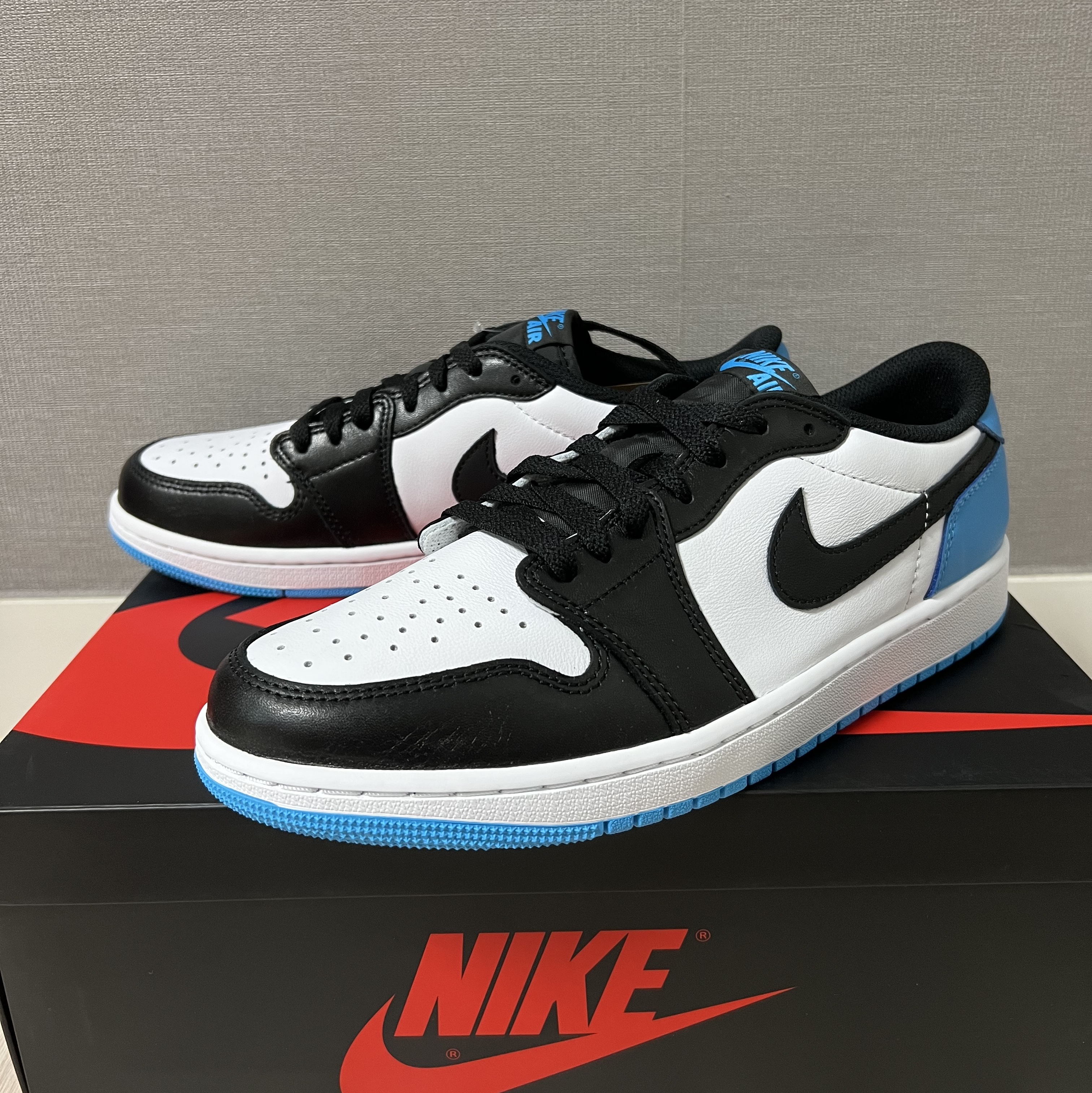 Jordan 1 Retro Low OG Black and Dark Powder Blue 착용 스타일
