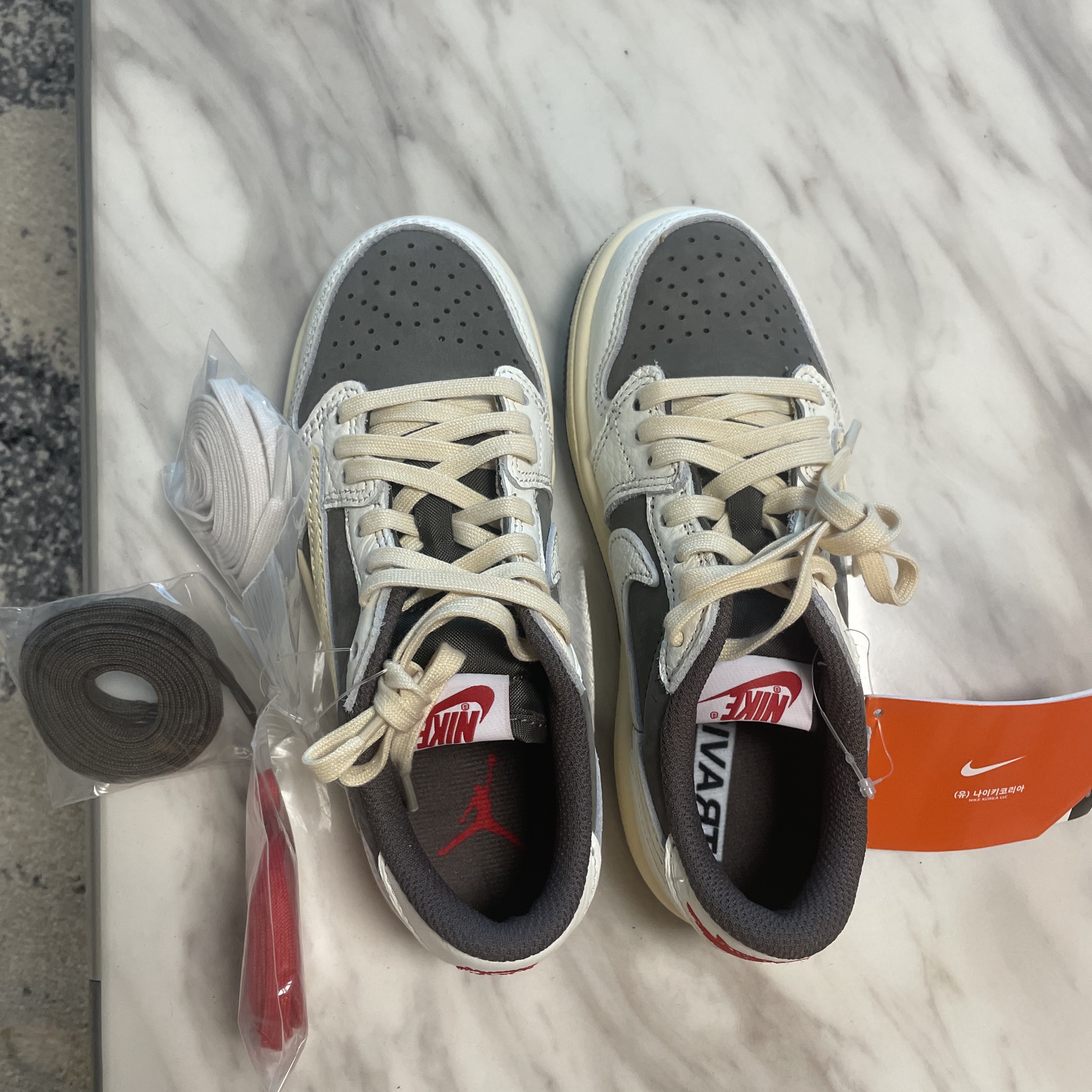 (PS) Jordan 1 x Travis Scott Retro Low OG SP Sail and Ridgerock 착용 스타일
