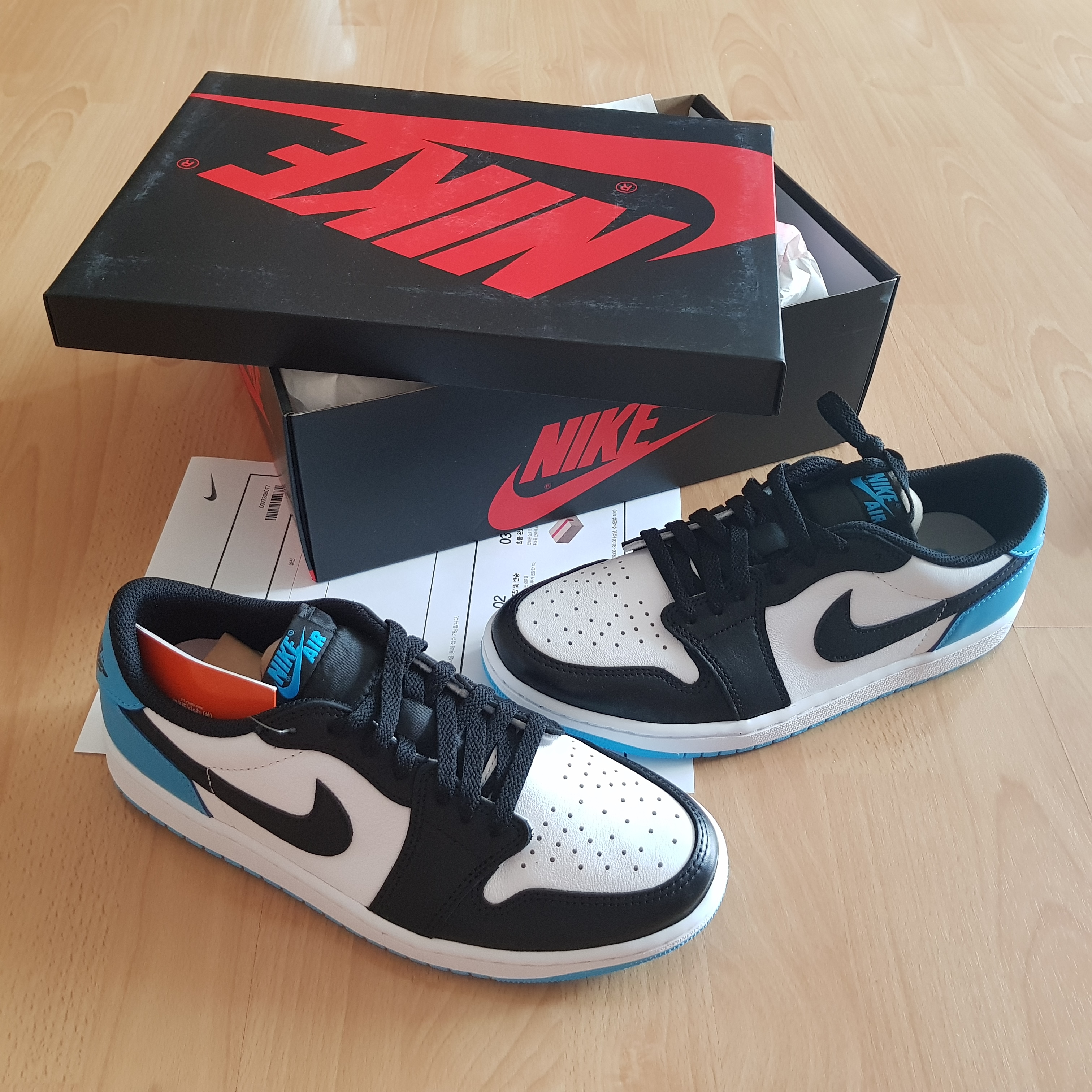 Jordan 1 Retro Low OG Black and Dark Powder Blue, Jordan 1 Retro High Obsidian UNC 착용 스타일 - 3