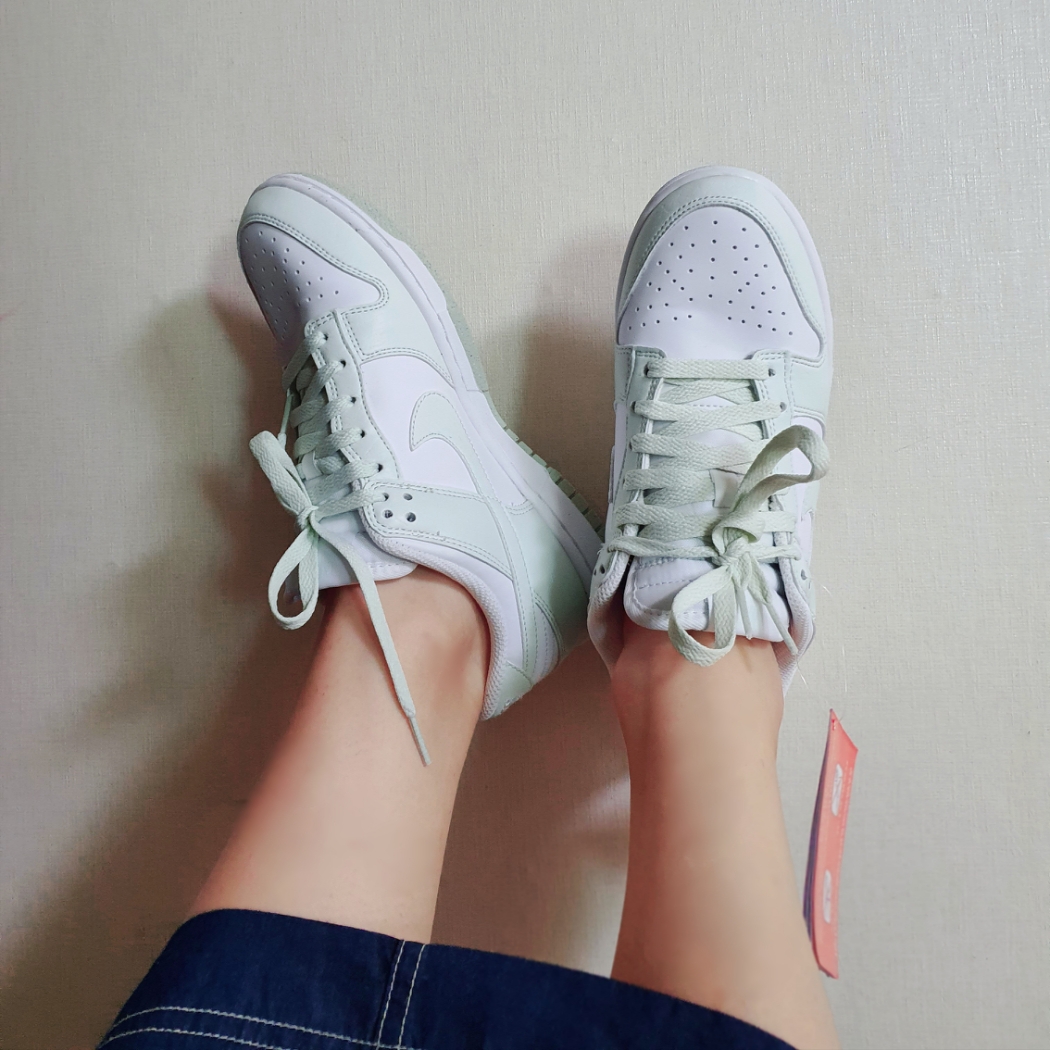(W) Nike Dunk Low Next Nature Barely Green and White 착용 스타일 - 1