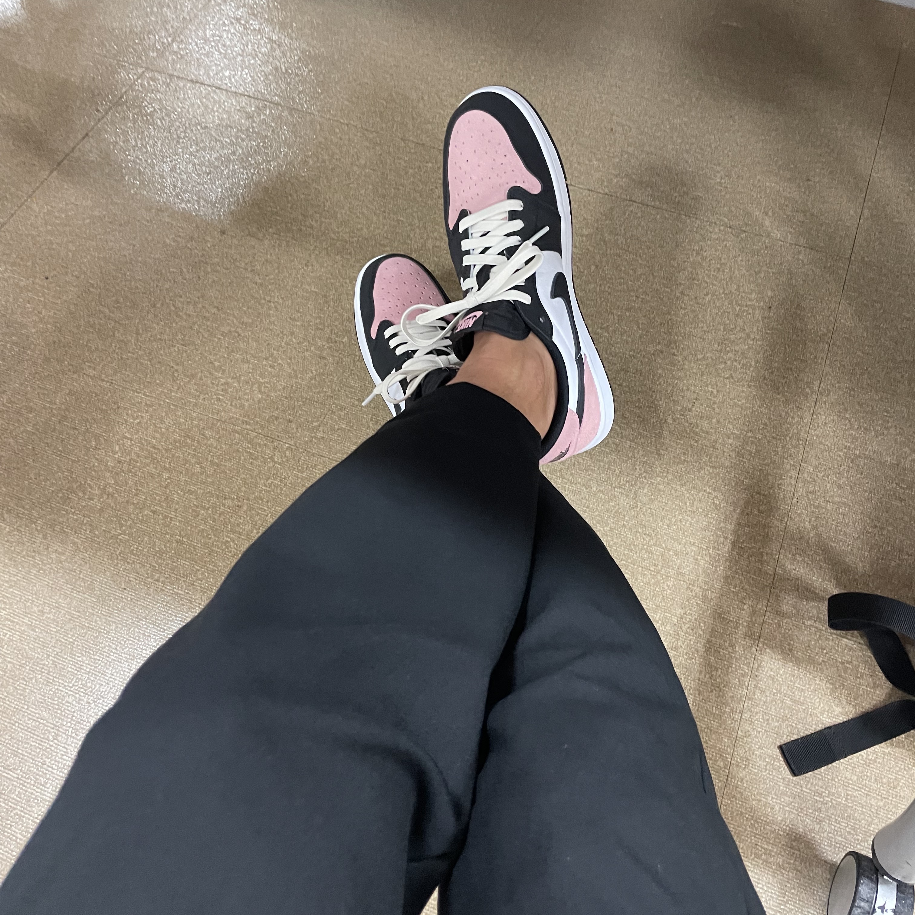 Jordan 1 Retro Low OG Bleached Coral 착용 스타일