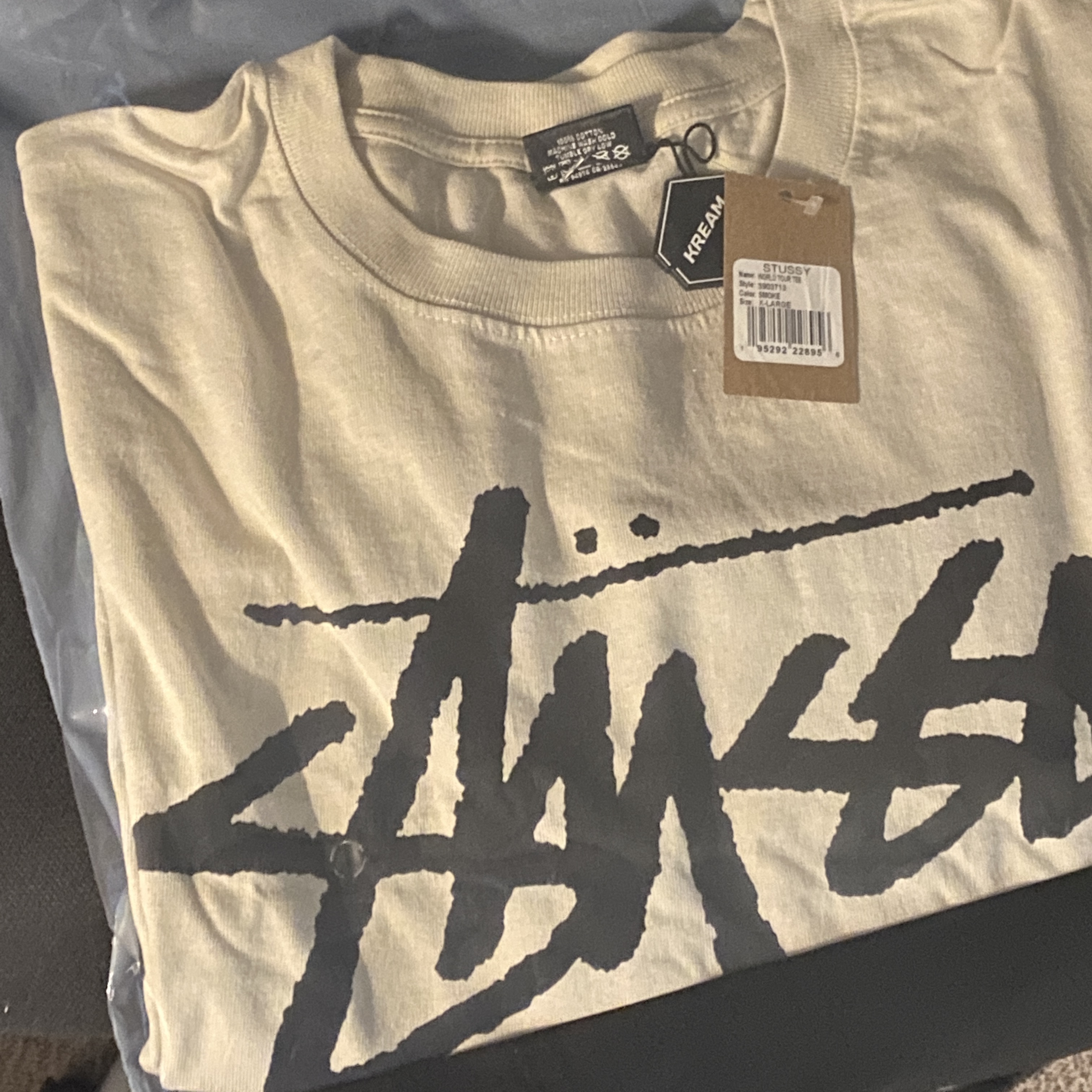 Stussy World Tour T-Shirt Smoke 착용 스타일