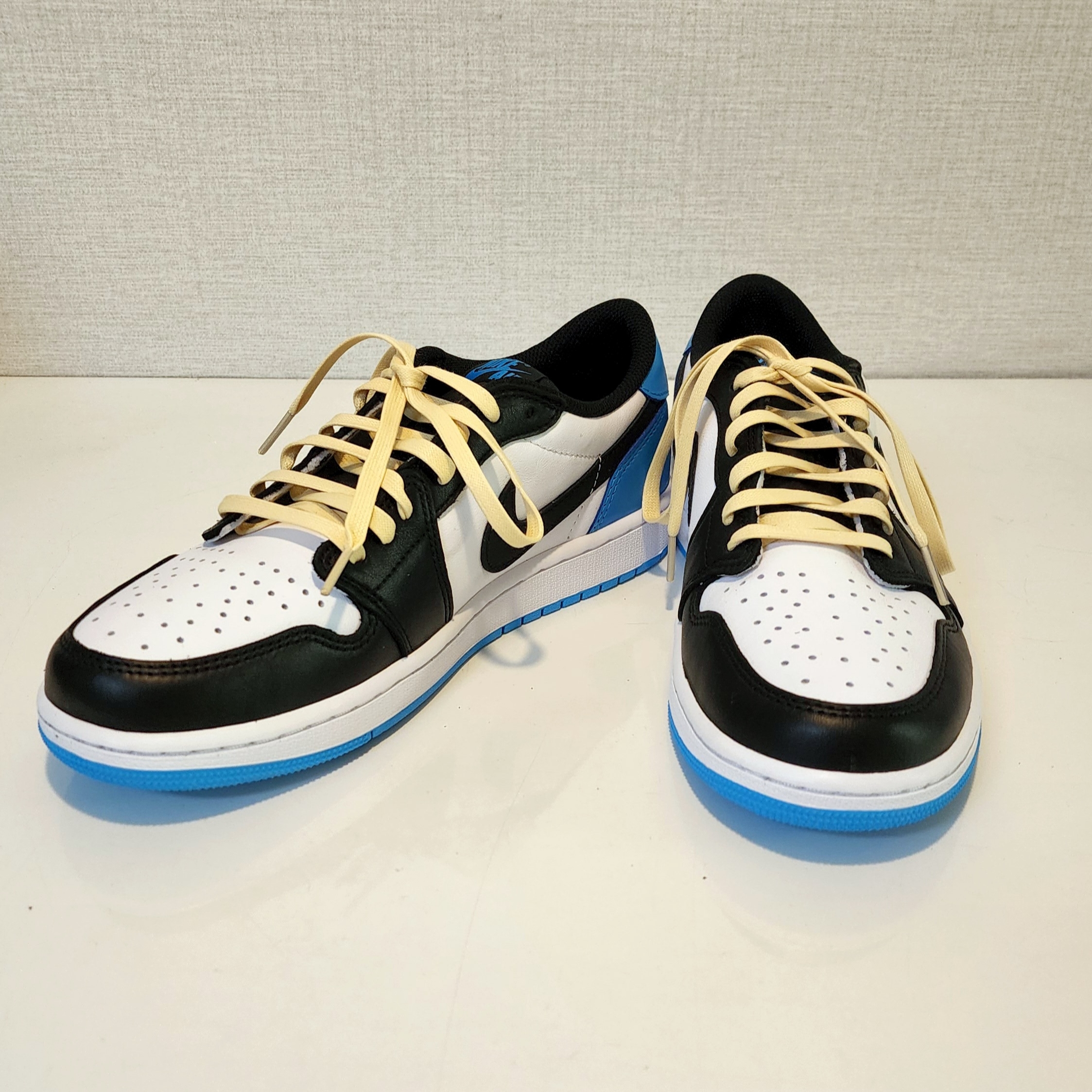 Jordan 1 Retro Low OG Black and Dark Powder Blue 착용 스타일 - 2