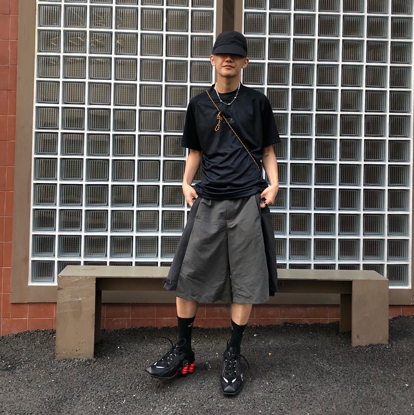 Nike x Martine Rose Shox MR4 Black 착용 스타일 - 2