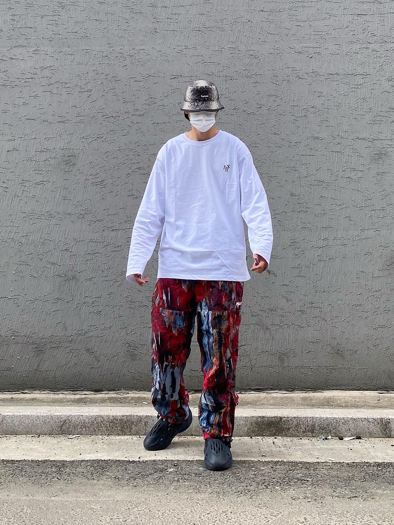 Supreme x The North Face Snakeskin Packable Reversible Crusher Black - 18SS, Adidas Yeezy Foam RNNR Mineral Blue 착용 스타일 - 1