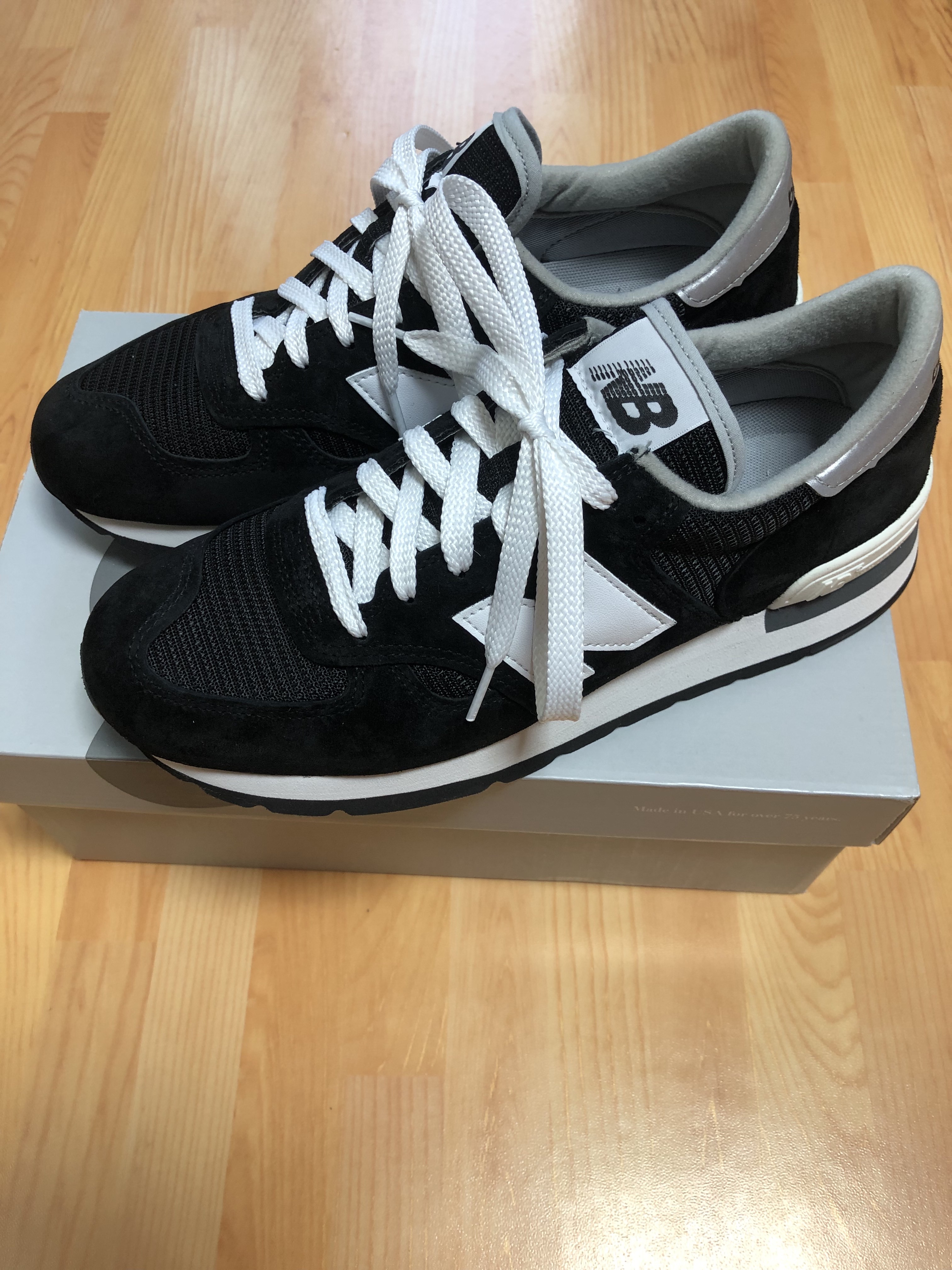 New Balance 990v1 Made in USA Black 착용 스타일 - 4