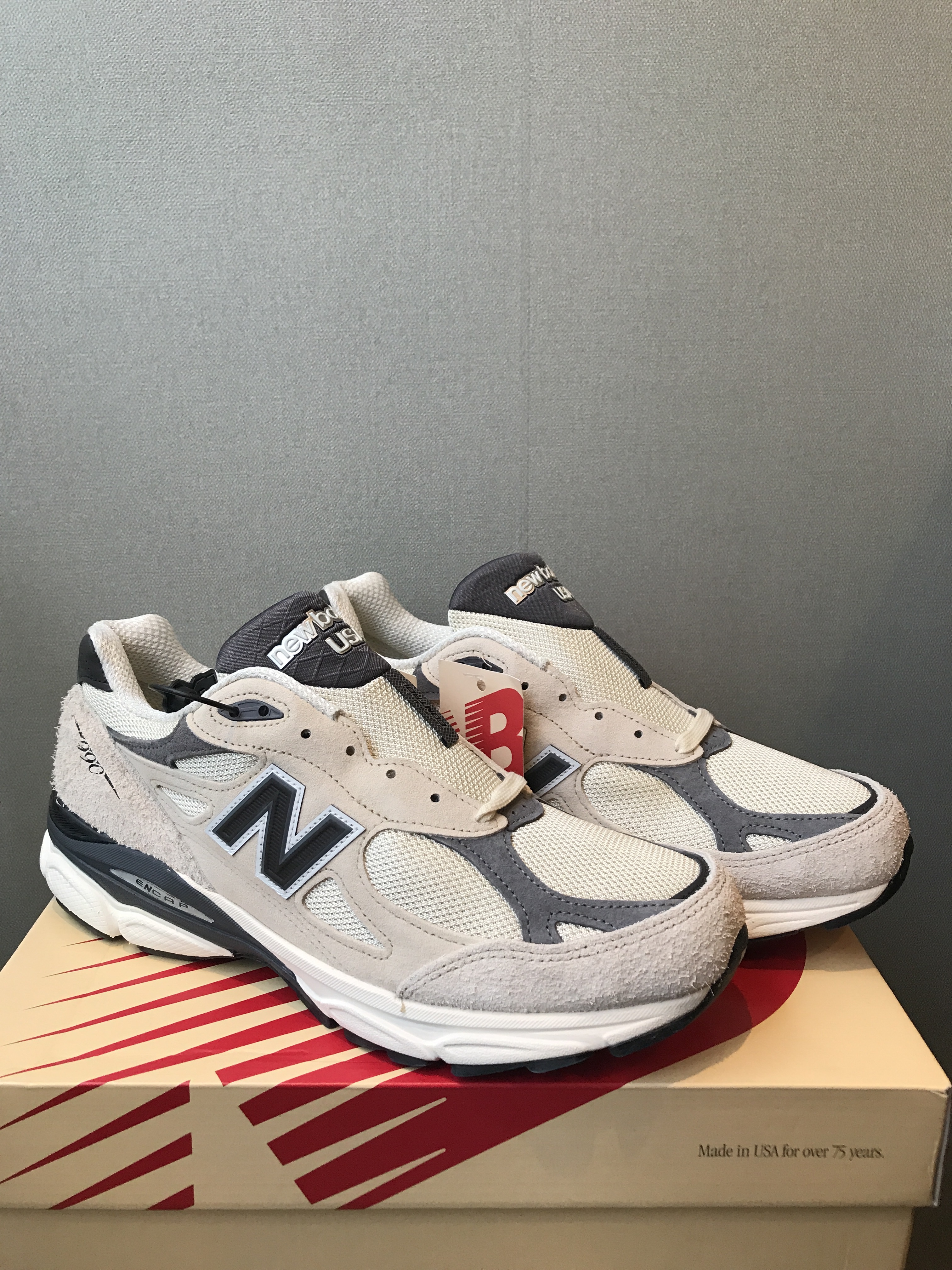 New Balance 990v3 Made in USA Moonbeam Macadamia Nut 착용 스타일 - 1