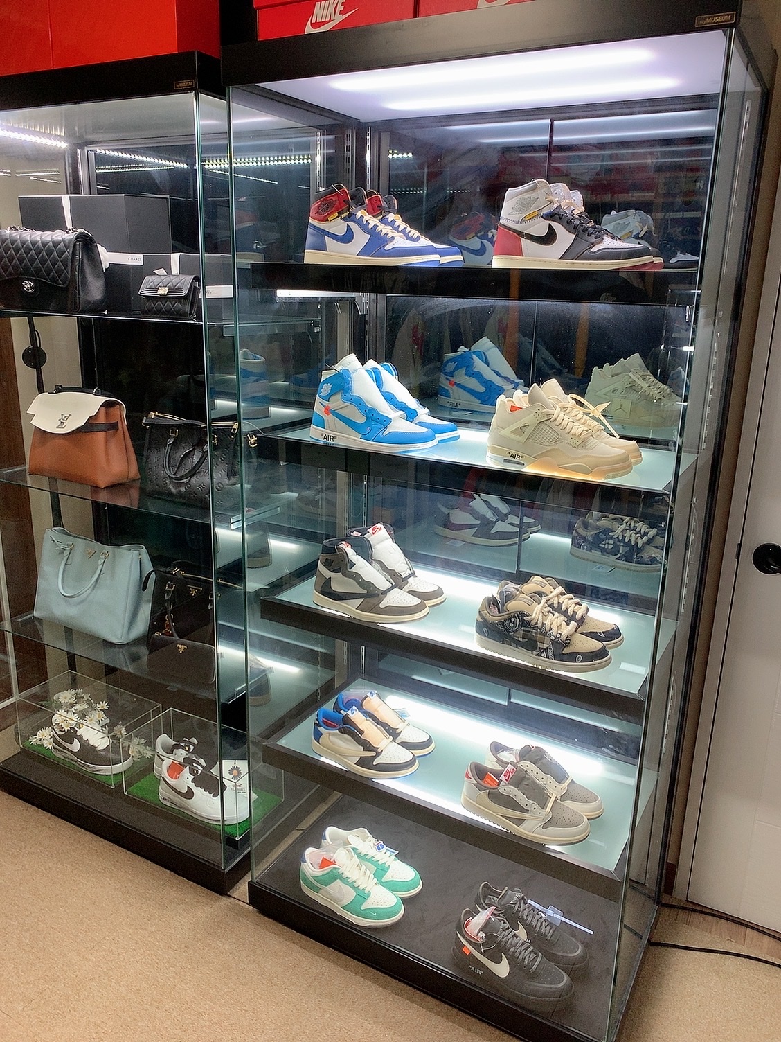 Jordan 1 x Travis Scott Retro Low OG SP Sail and Ridgerock, Jordan 1 x Travis Scott x Fragment Retro Low OG SP Military Blue 착용 스타일 - 2