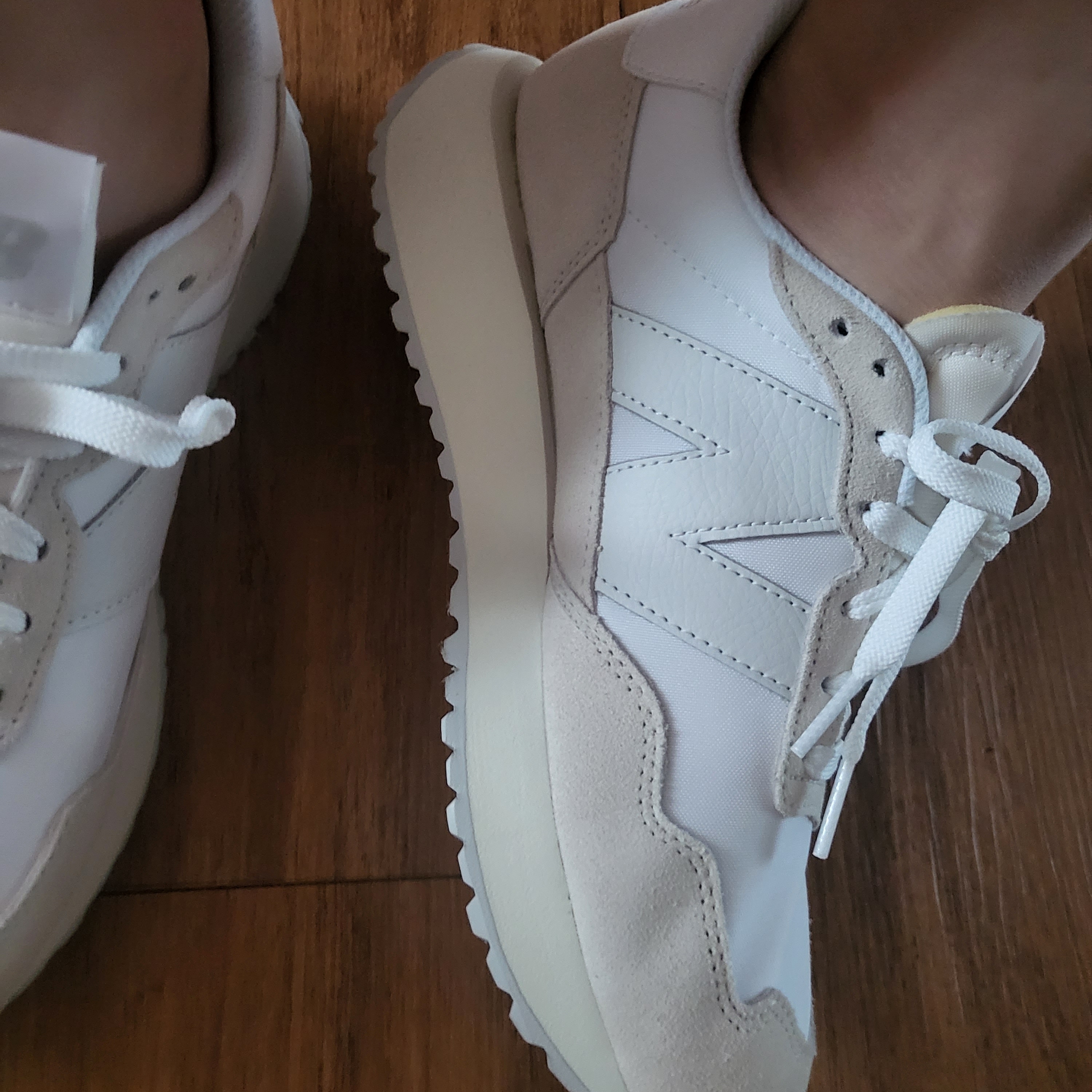 New Balance 237 Timberwolf Sand 착용 스타일 - 3